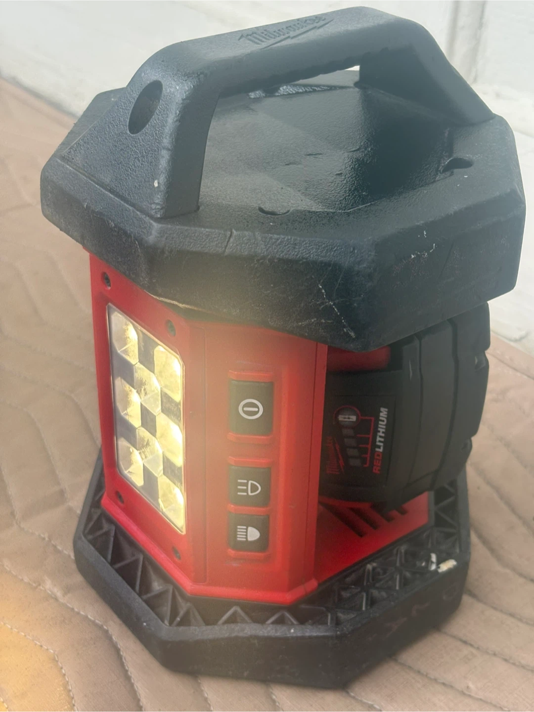 Milwaukee RedLithium Work Light - photo 3