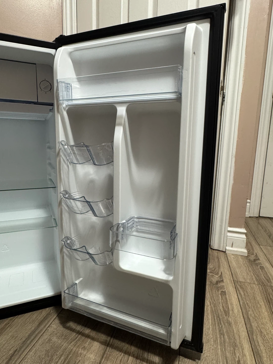 Hamilton Beach 3.3 cu ft Compact Refrigerator (Black). - photo 4