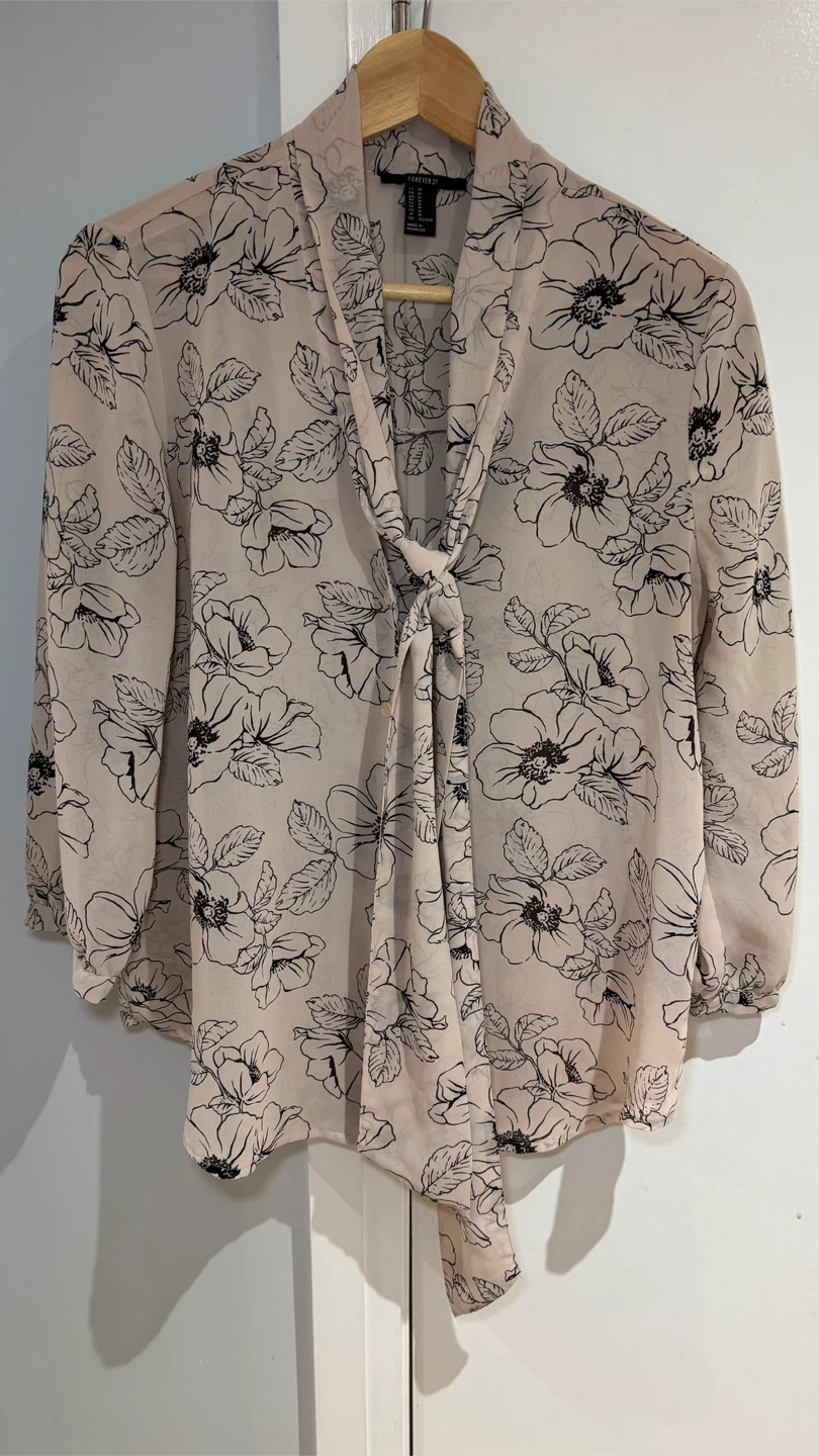 Forever 21 Women's Floral Bow Blouse