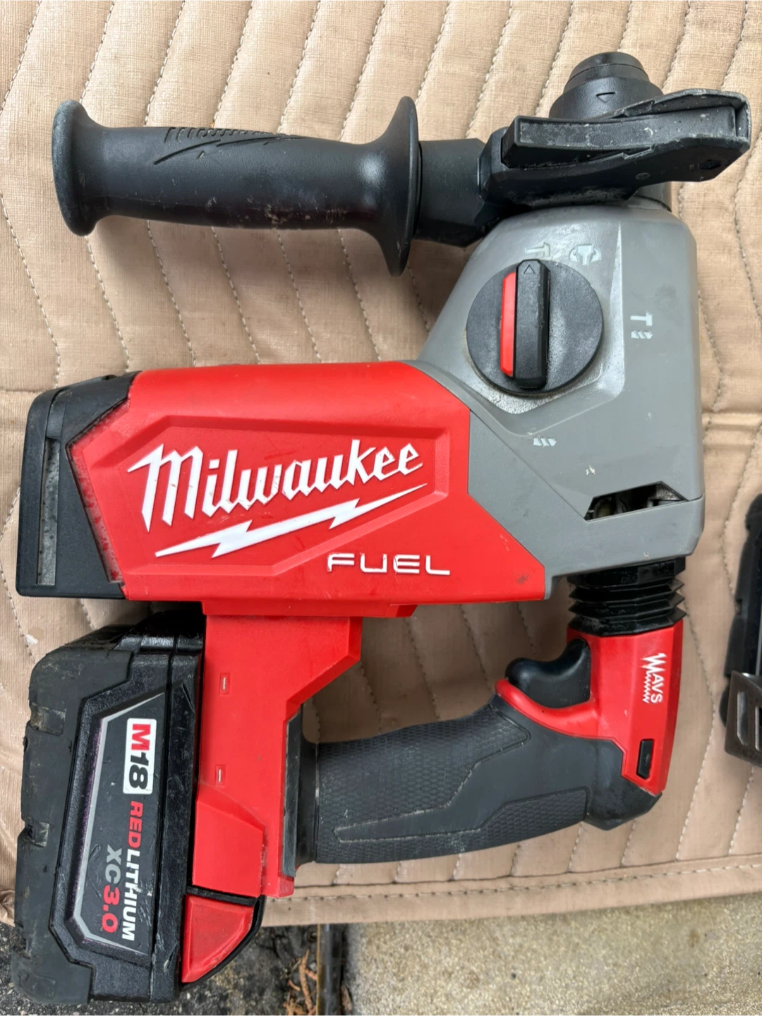 Milwaukee FUEL Brushless Rotary Hammer - photo 3