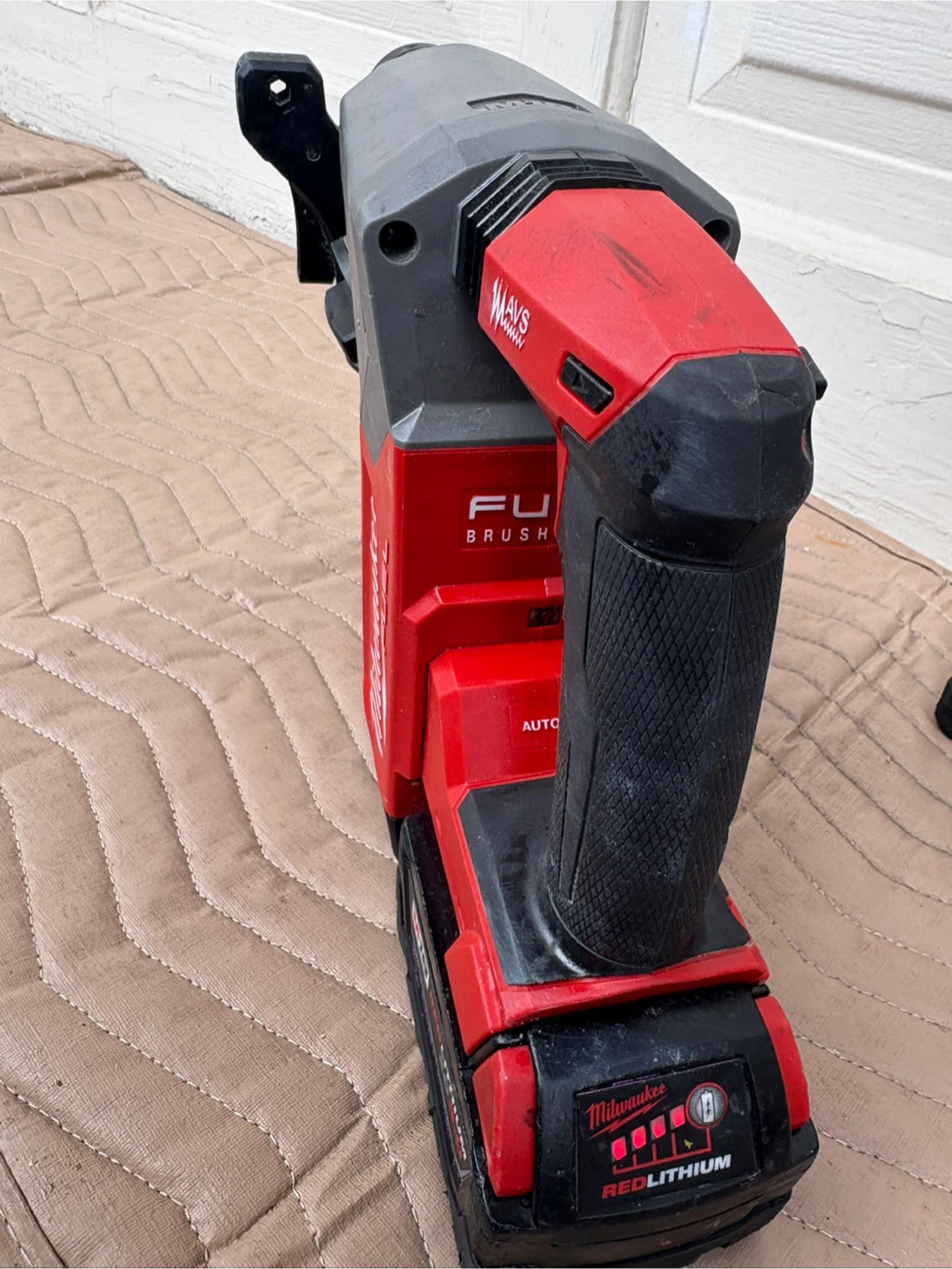 Milwaukee FUEL Brushless Rotary Hammer - photo 2
