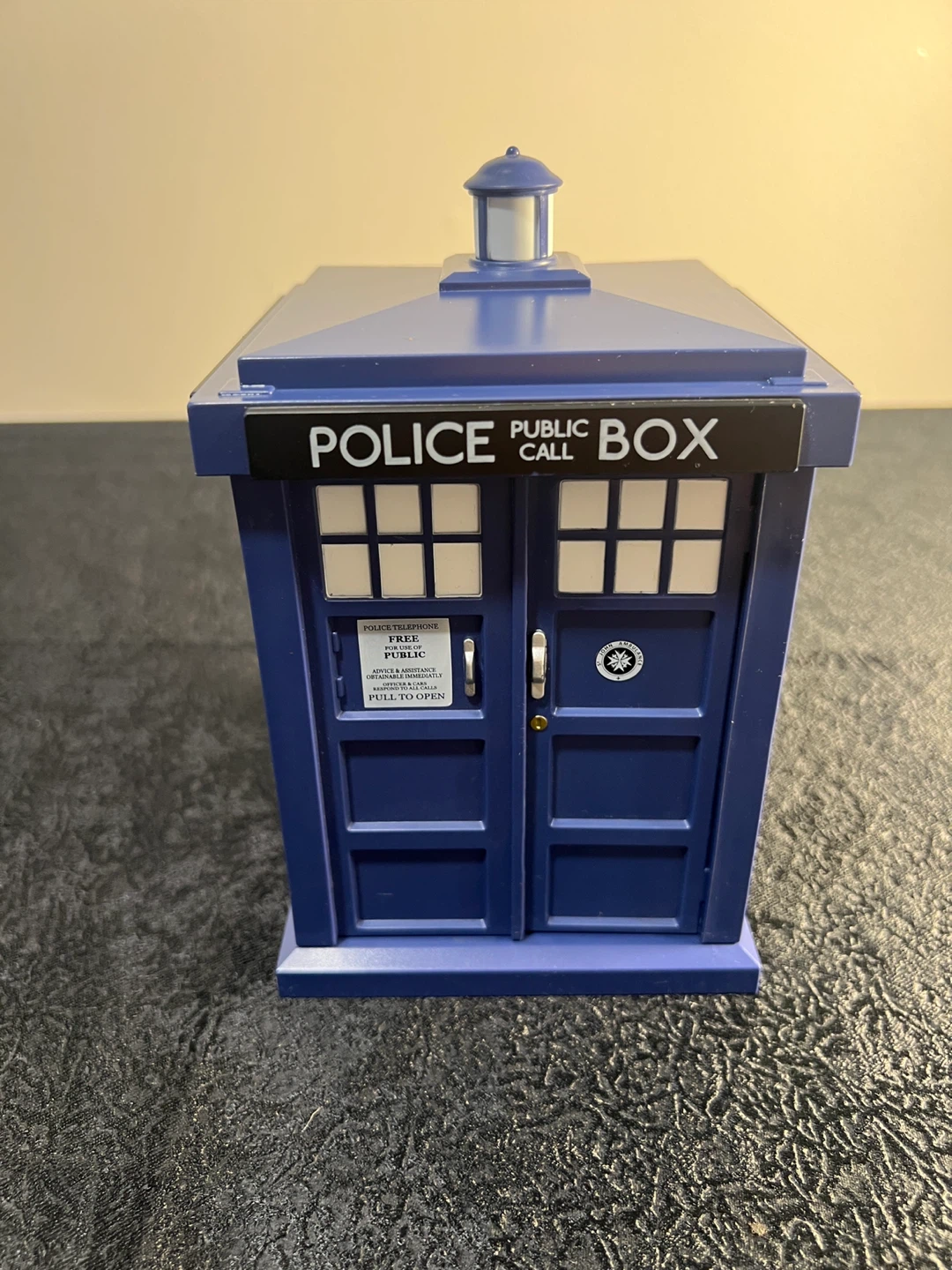 FUNKO POP Doctor Who TARDIS #227 (2009) (no box, and pre-owned)