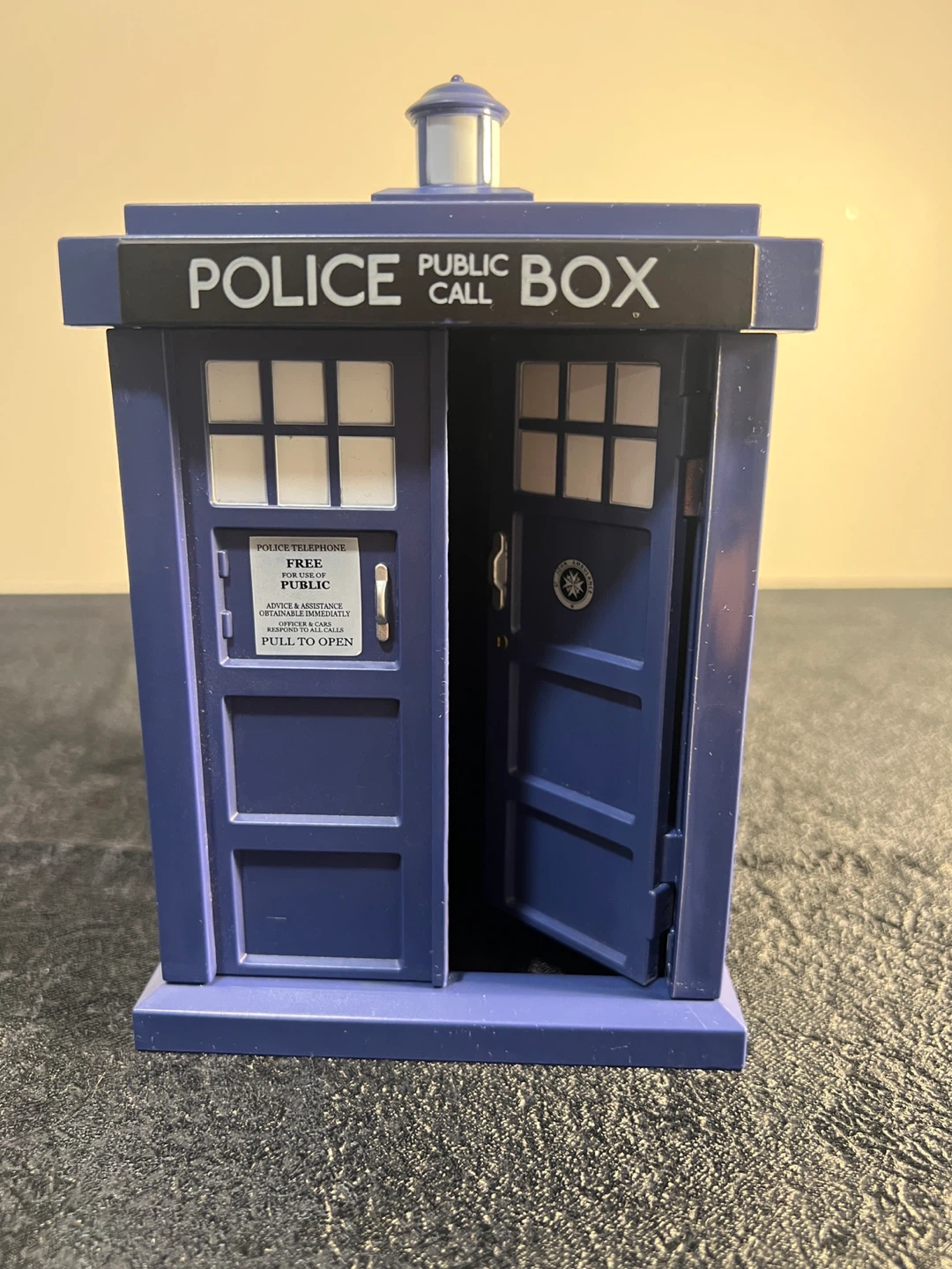 FUNKO POP Doctor Who TARDIS #227 (2009) (no box, and pre-owned) - photo 4