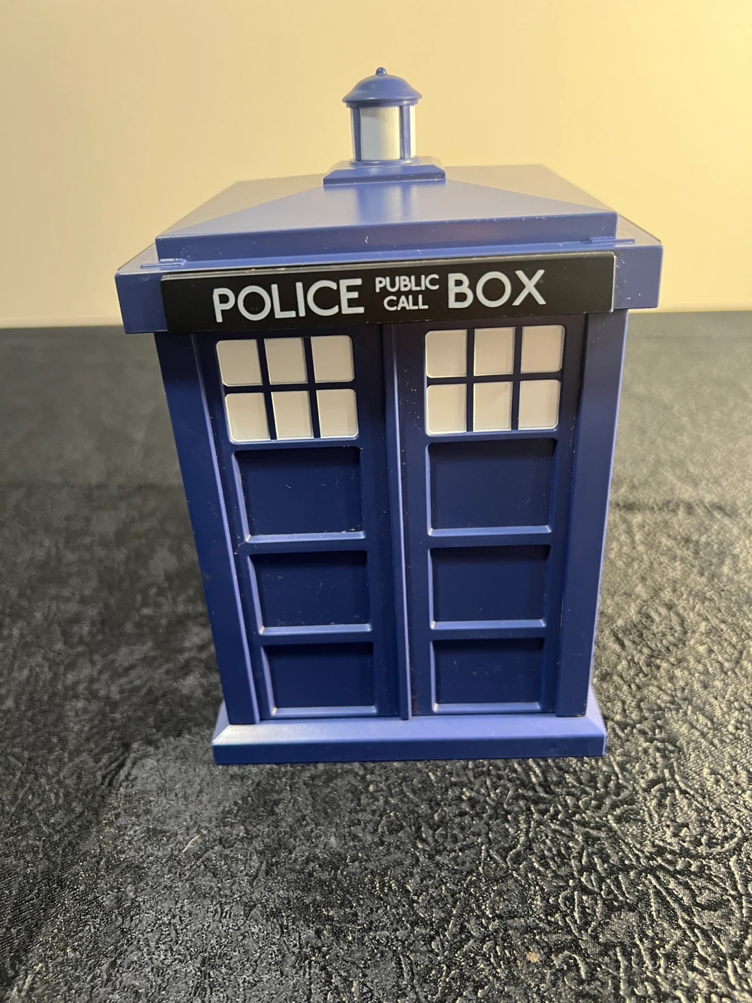 FUNKO POP Doctor Who TARDIS #227 (2009) (no box, and pre-owned) - photo 2
