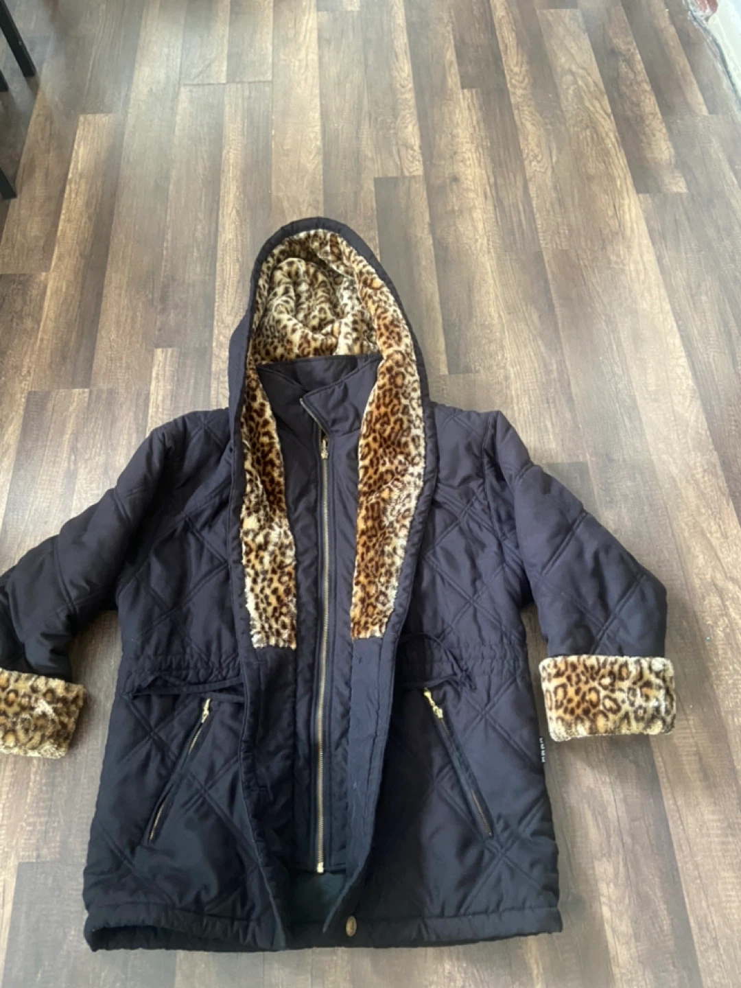 IZZI Activewear Quilted Jacket with Leopard Print Trim - photo 2