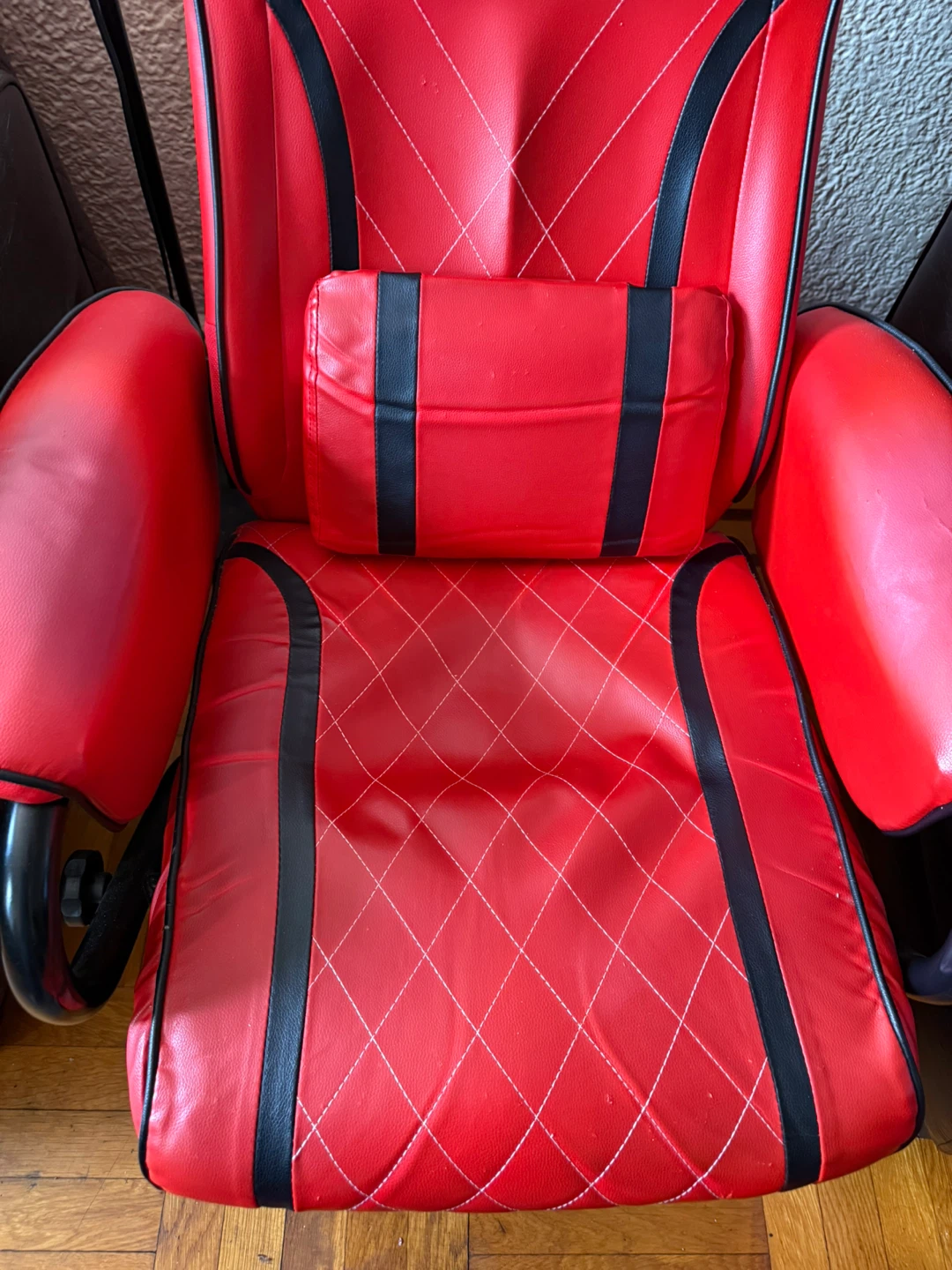 2 matching Gaming chairs with foot stools - photo 3
