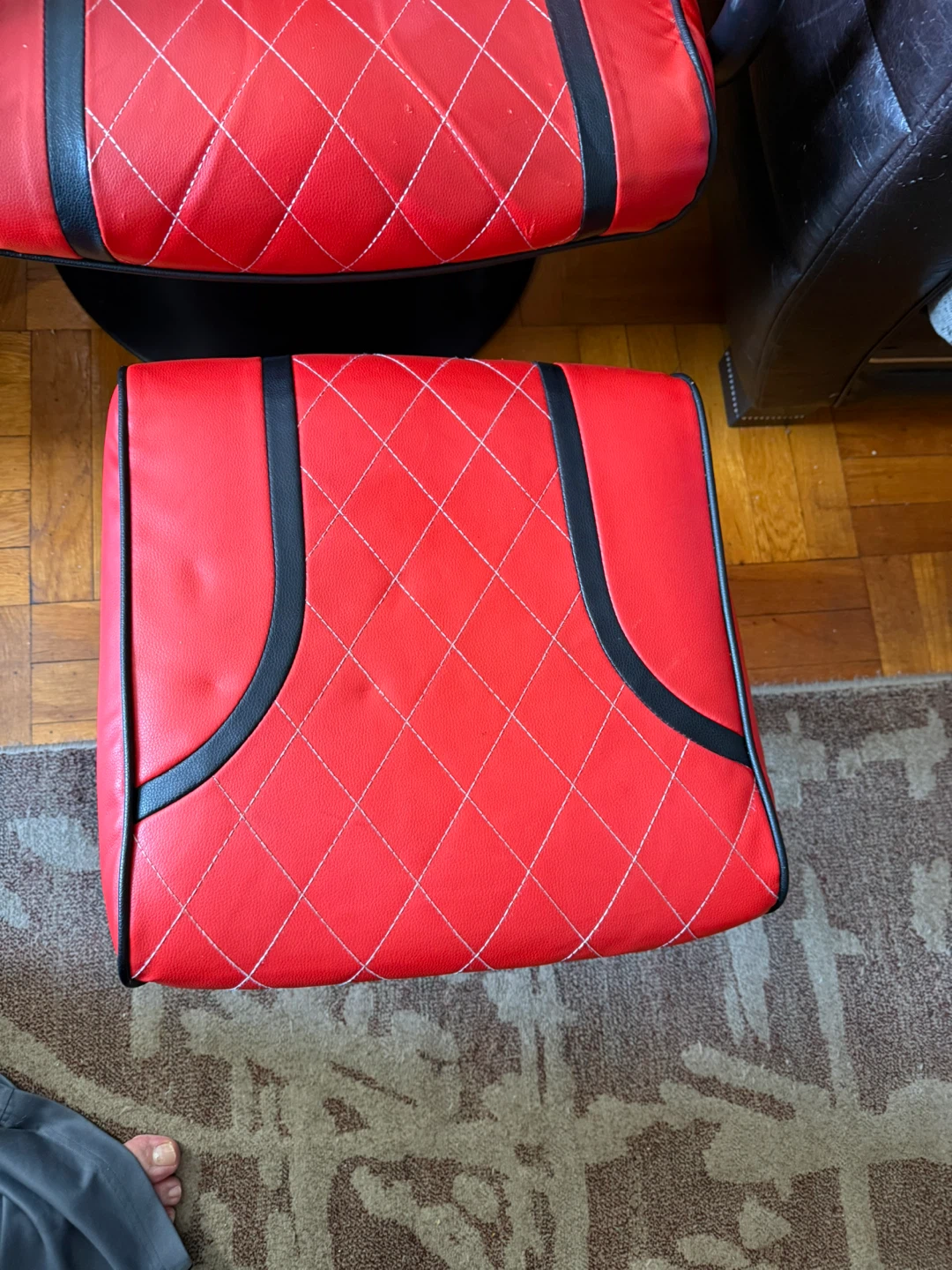 2 matching Gaming chairs with foot stools - photo 2