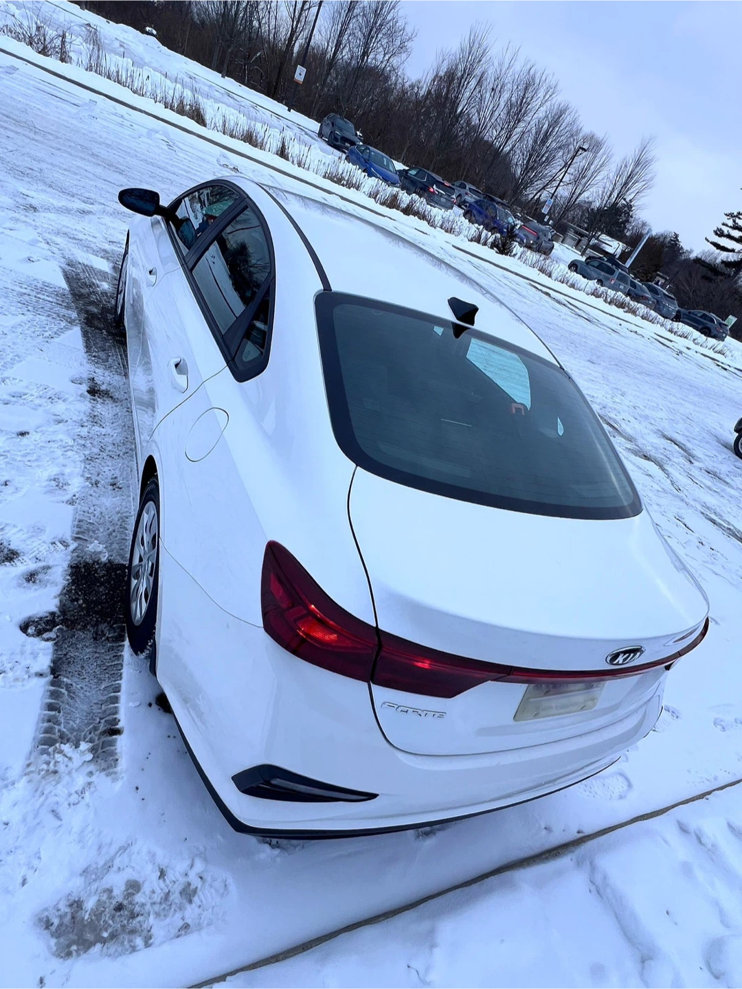 White Kia Forte LX Sedan  2019 - photo 3