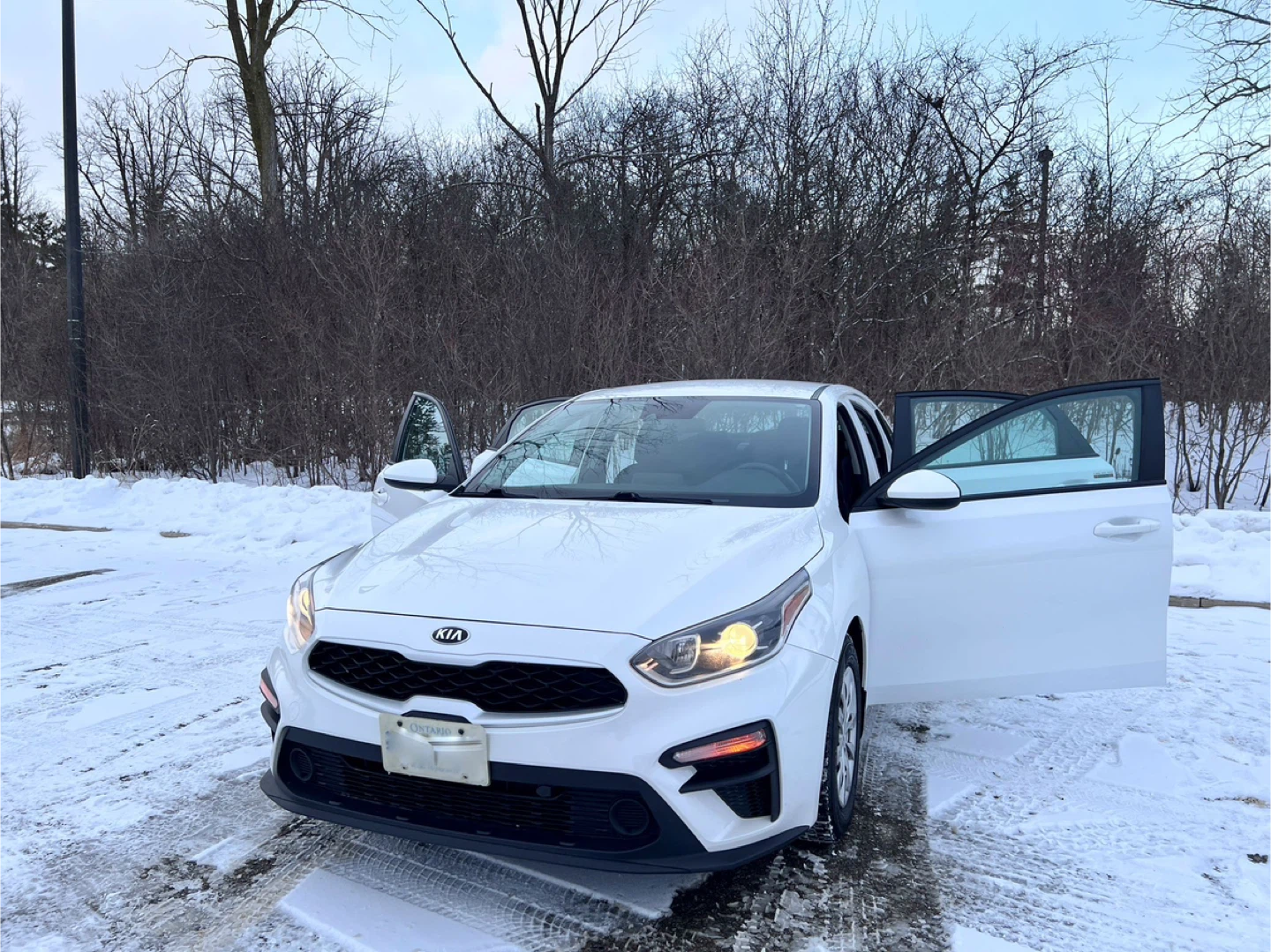 White Kia Forte LX Sedan  2019 - photo 2