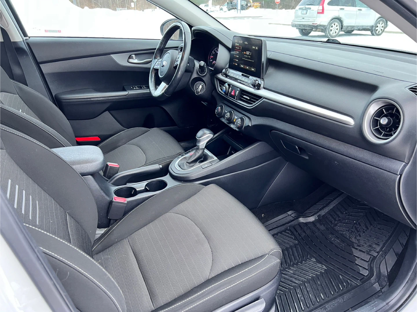 White Kia Forte LX Sedan  2019 - photo 4