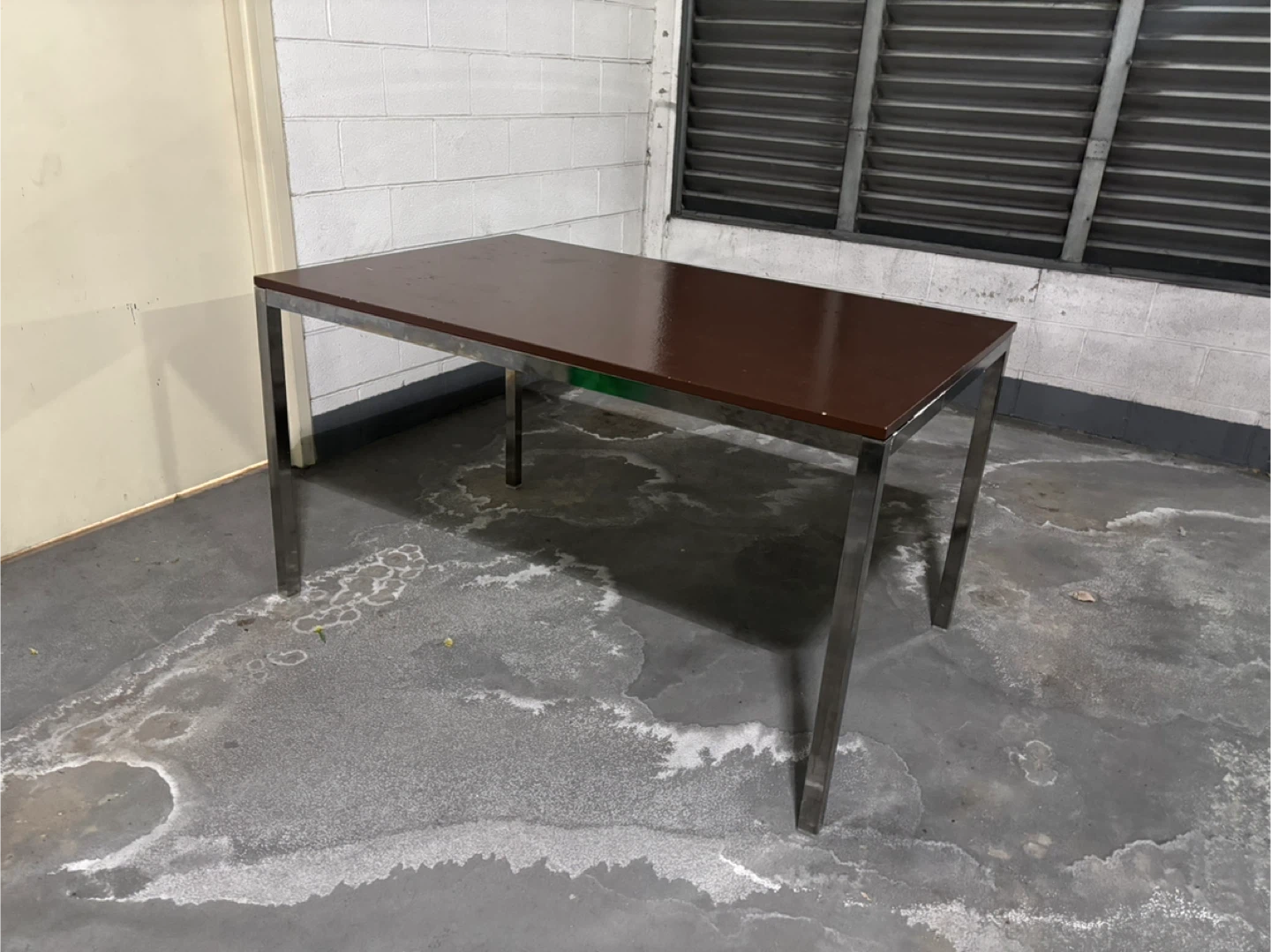 Dining Table with Metal Legs