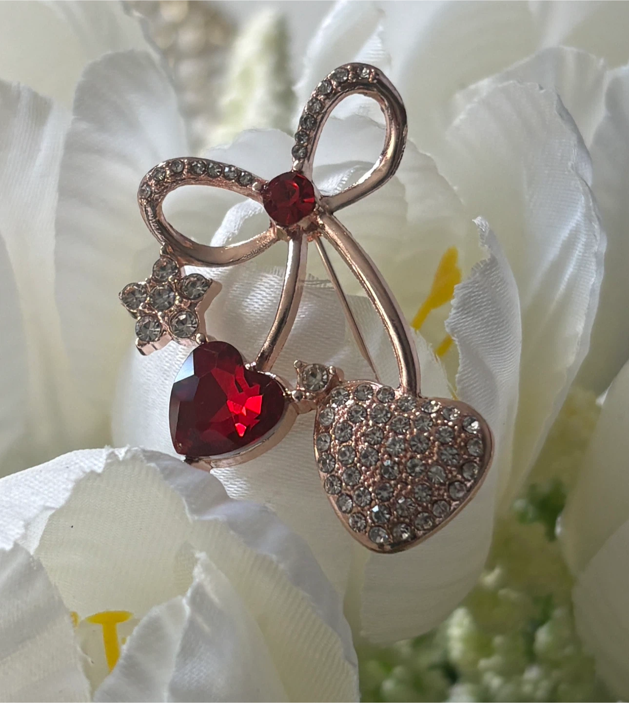Beautiful Rose Gold Tone Bow Heart Brooch!