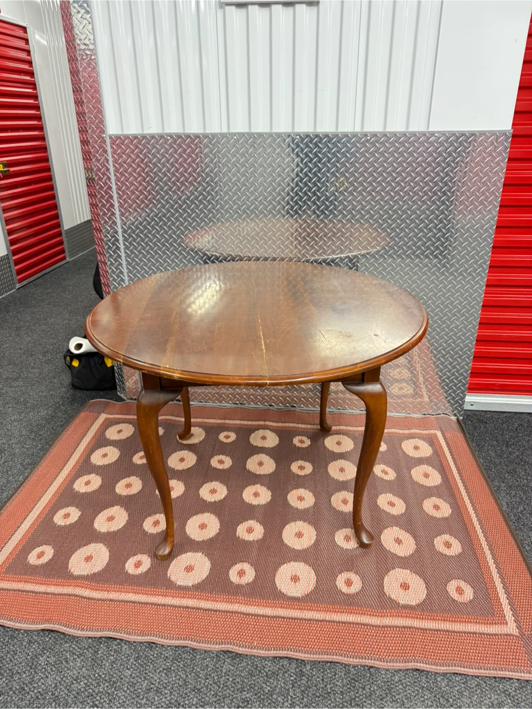 Wooden Round Dining Table with Cabriole Legs