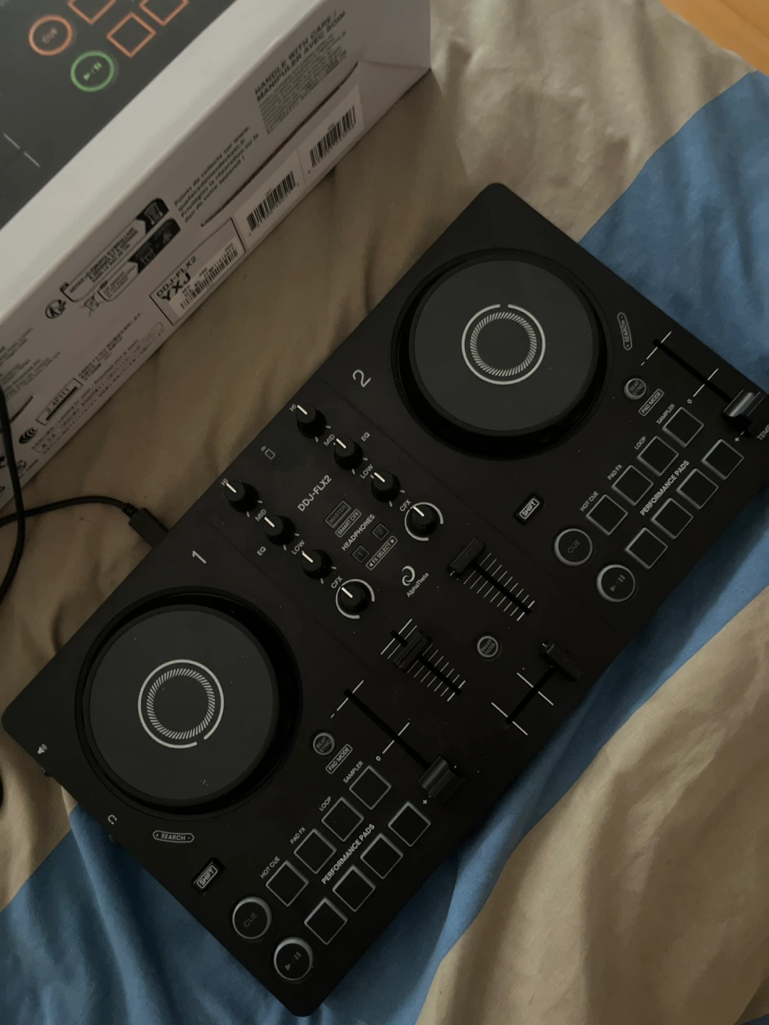 AlphaTheta DDJ-FLX2 DJ Controller - photo 2