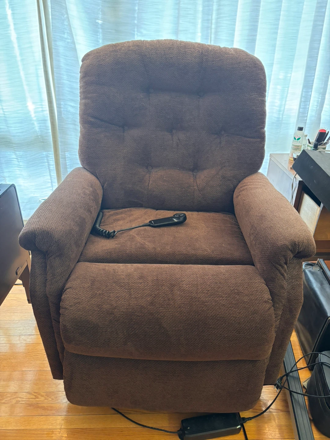 Brown Recliner Chair with Lift Assist - photo 3
