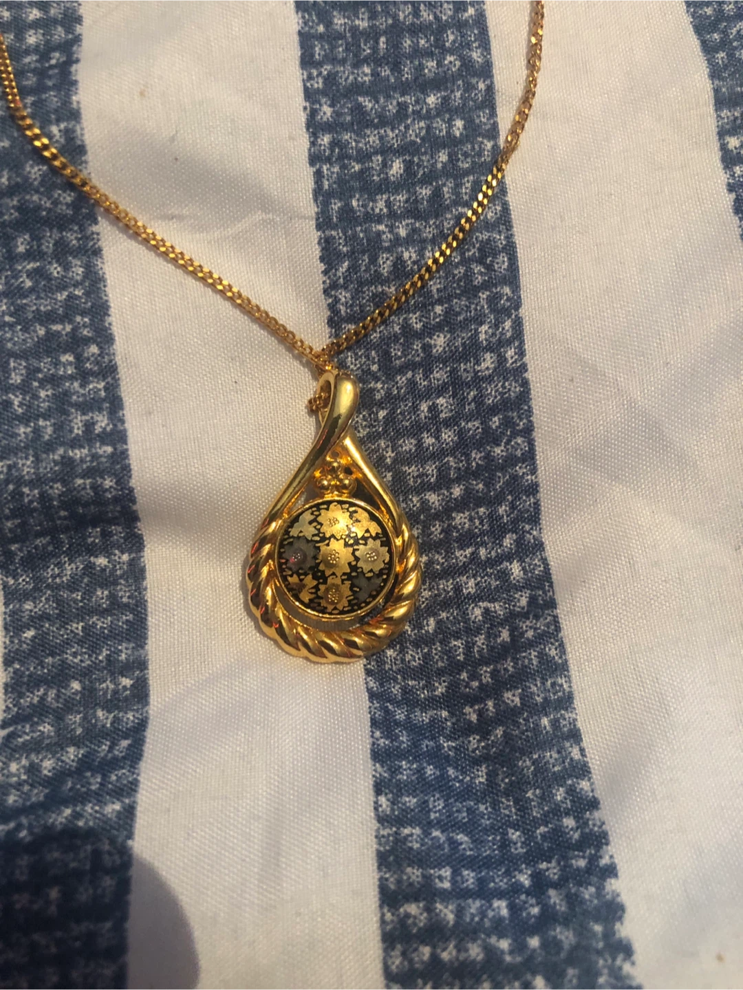 Gold Tone Pendant Necklace with Floral Design - photo 3