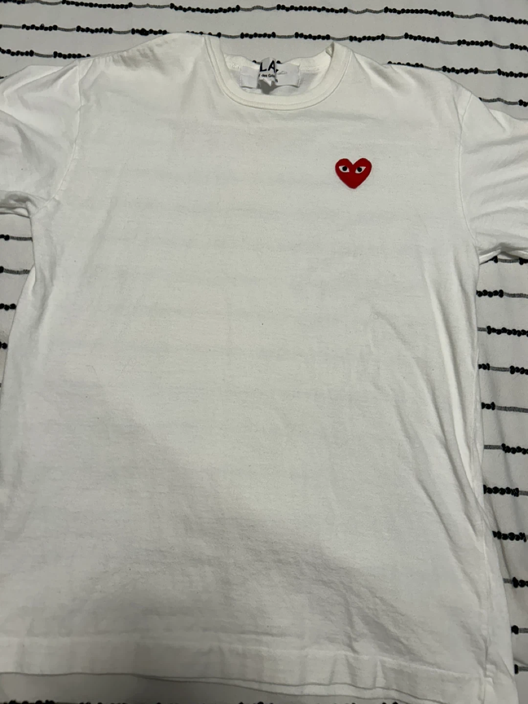 Garçons PLAY White T-Shirt with Red Heart Logo - Size L