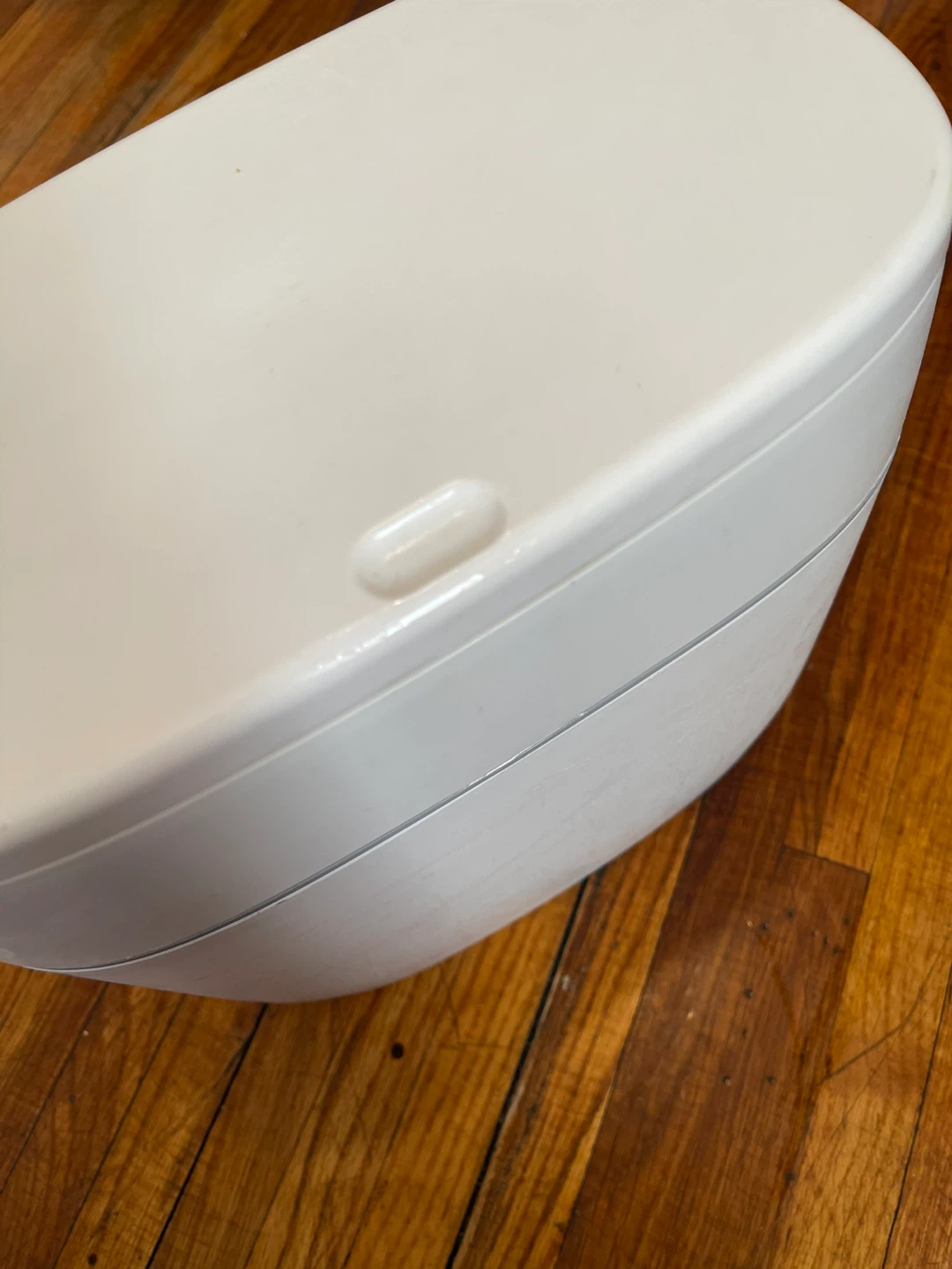 White middle size Trash Can . - photo 2