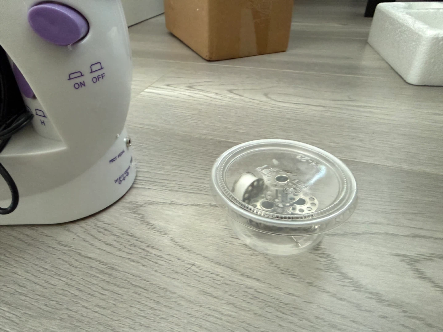 White Mini Sewing Machine - photo 2