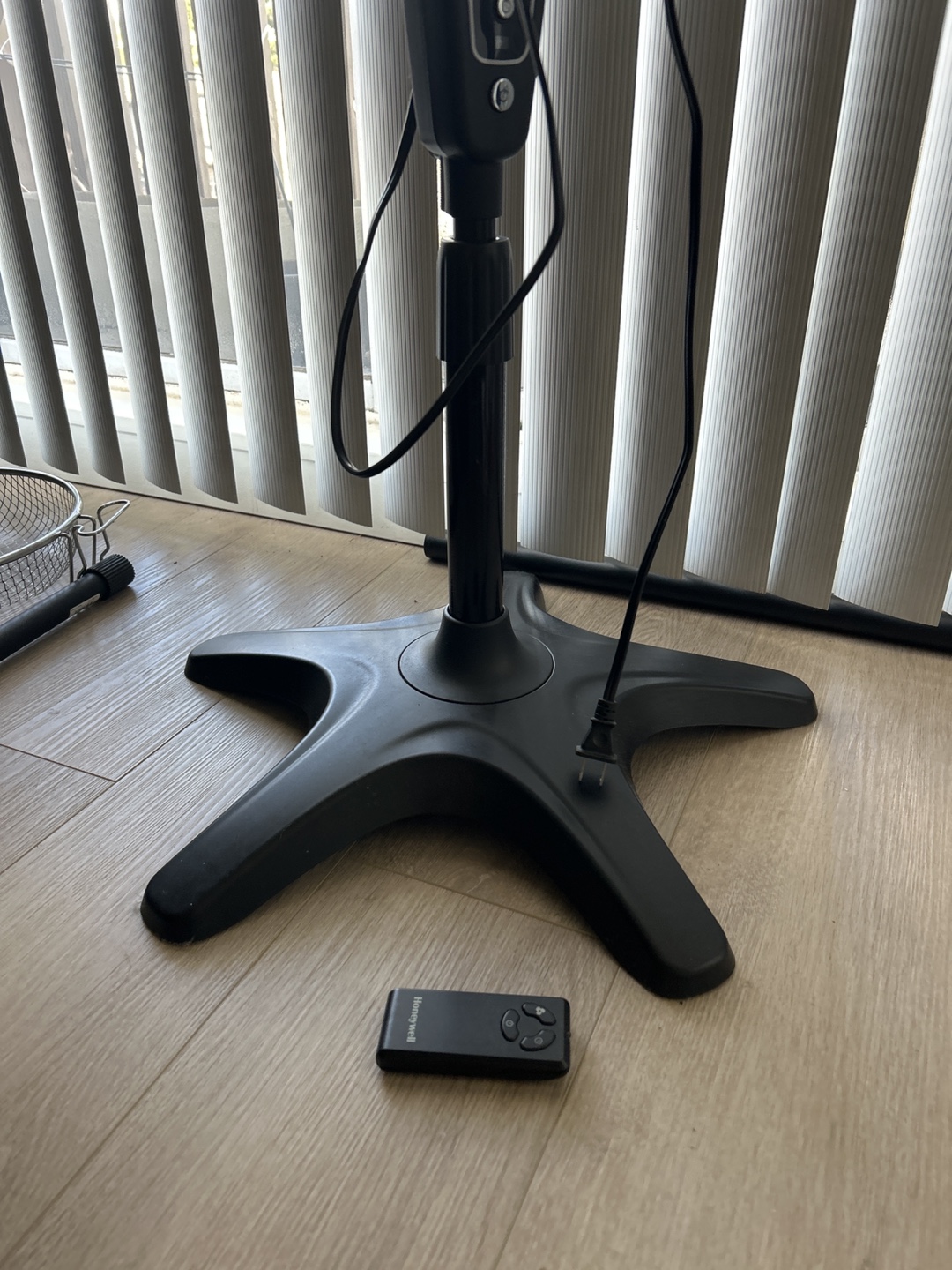 Honeywell QuietSet Stand Fan with Remote - photo 2