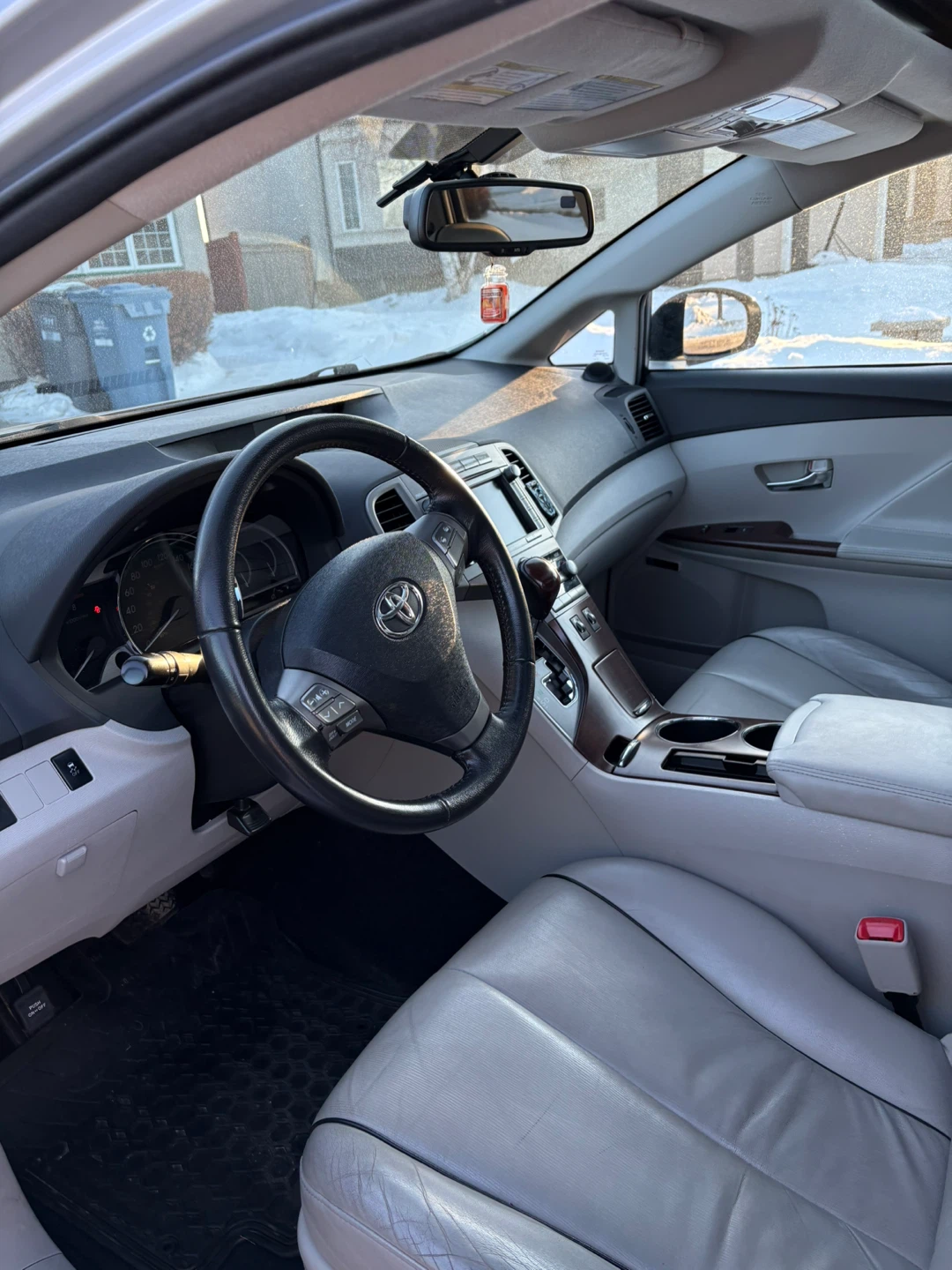 Toyota Venza 2011 Silver - photo 3