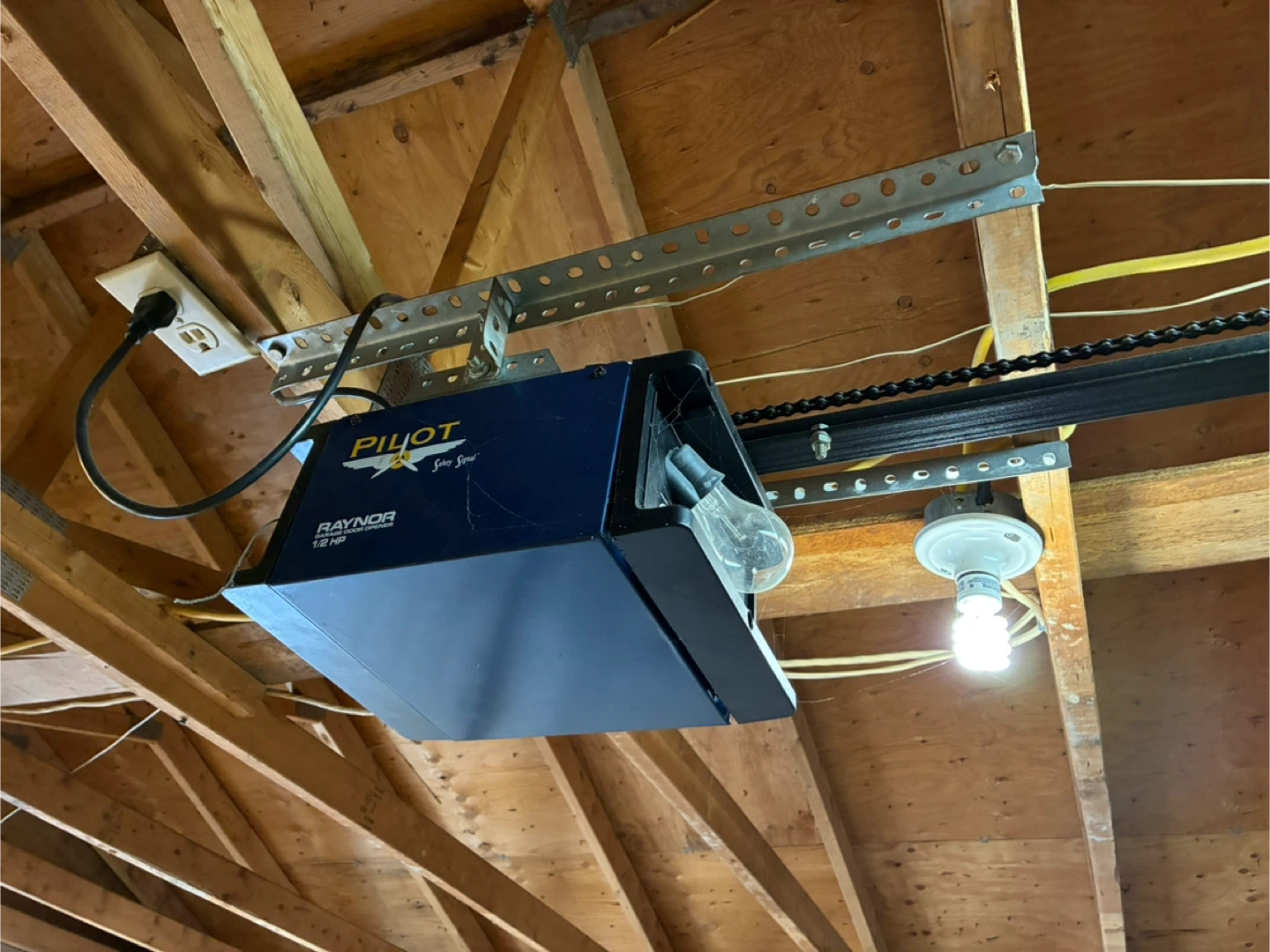 Raynor Pilot Garage Door Opener 1/2 HP - photo 3