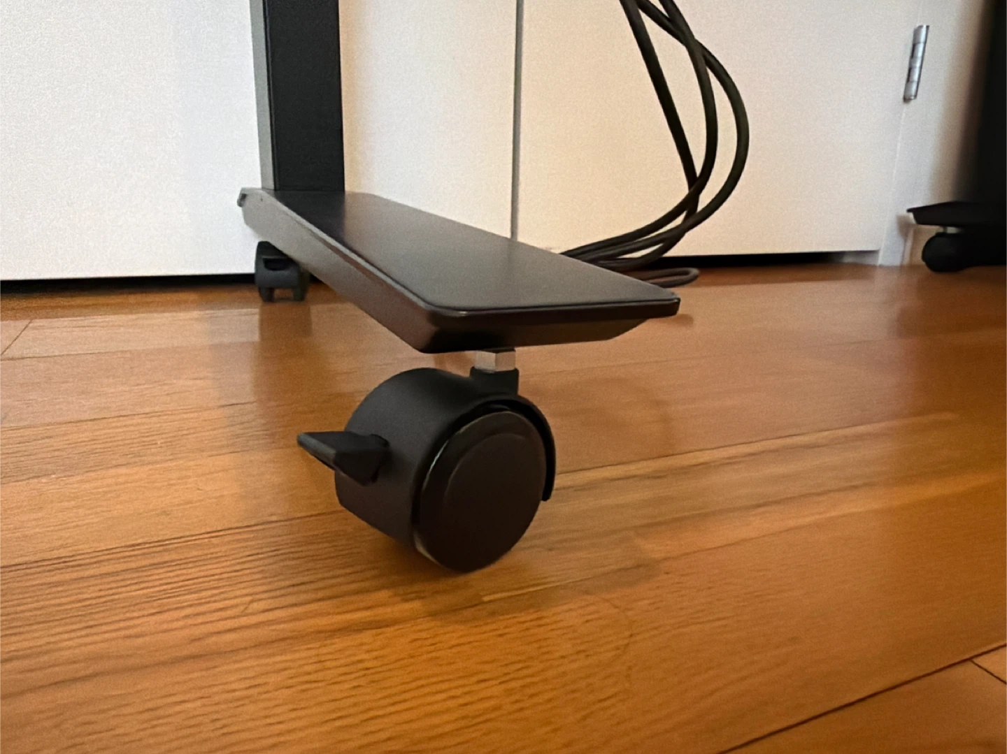 Adjustable standing desk - photo 3