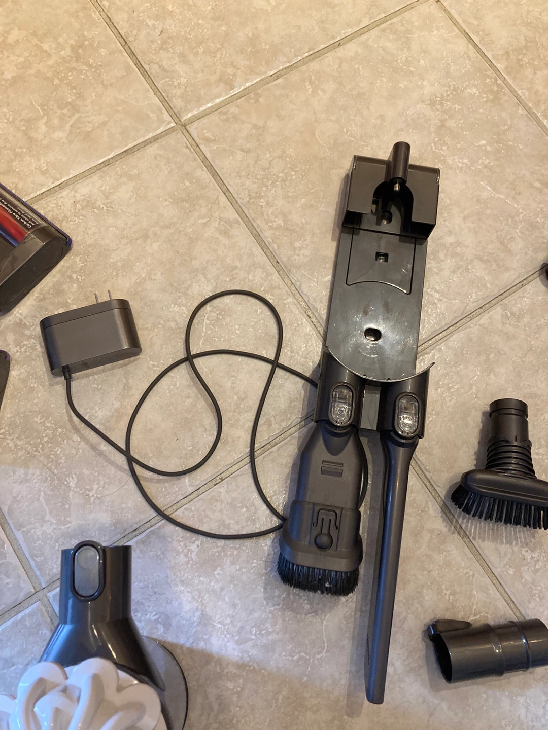 Dyson cordless vac (for parts) - photo 4