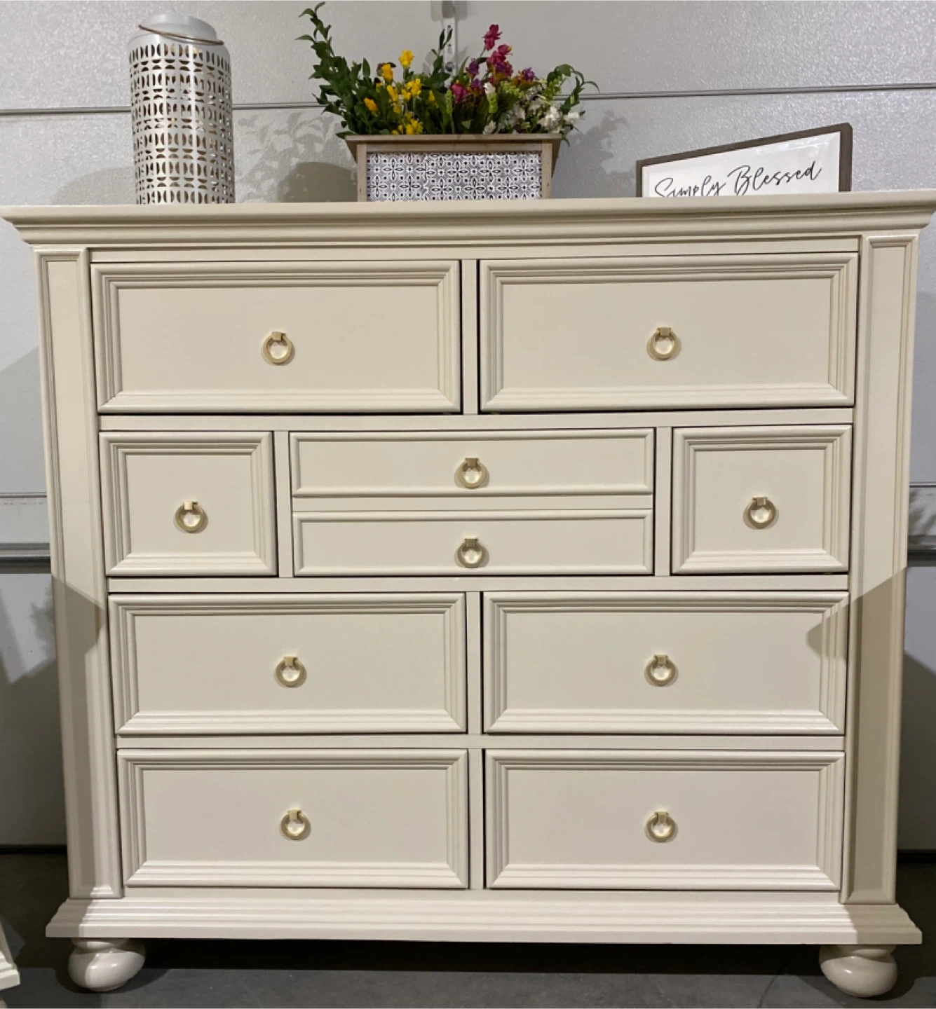 Beautiful bedroom set Dresser & King Nightstands Linen & Gold - photo 2