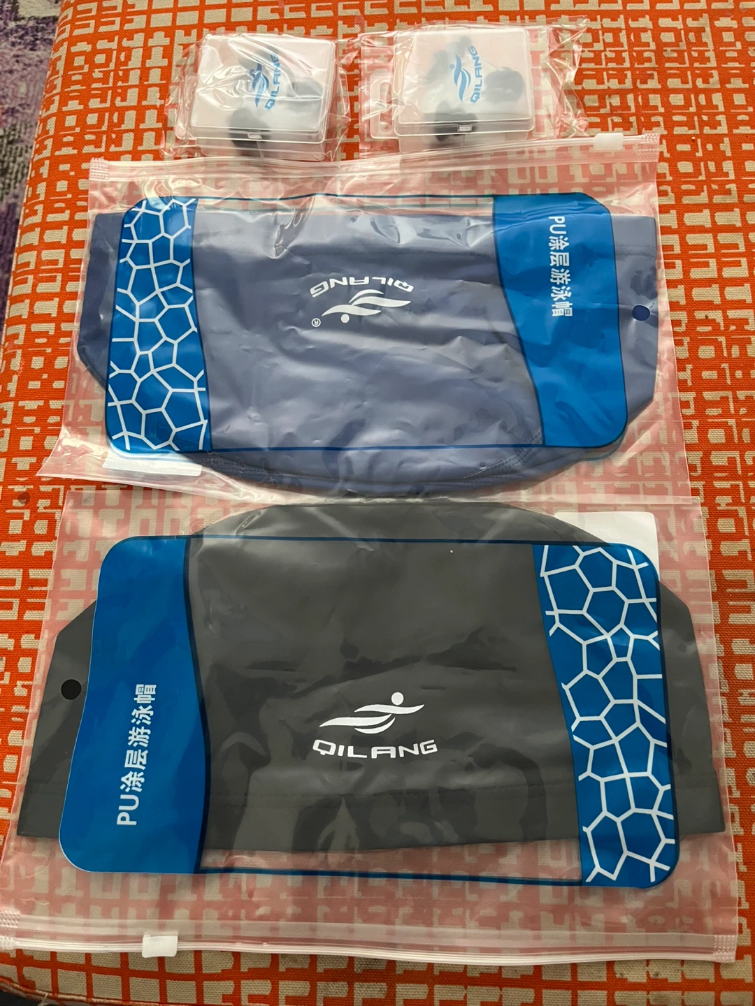 QILANG 2 Pack Lycra Swim Caps, Ear Plugs & Nose Clip Set