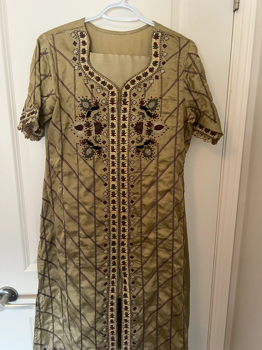 Embroidered Kurta and Pants Set - photo 3