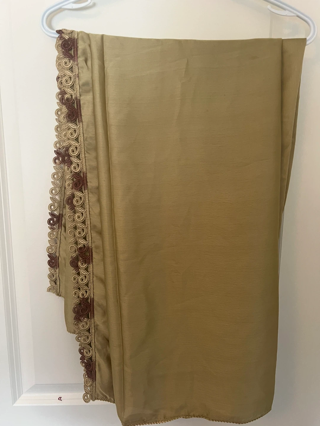Embroidered Kurta and Pants Set