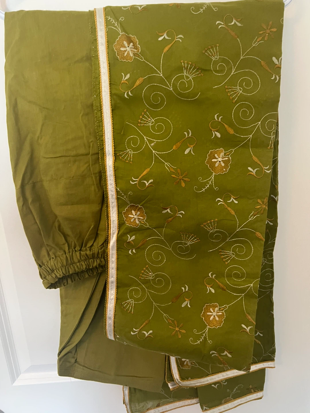 Green Embroidered Kurti with Pants - photo 2