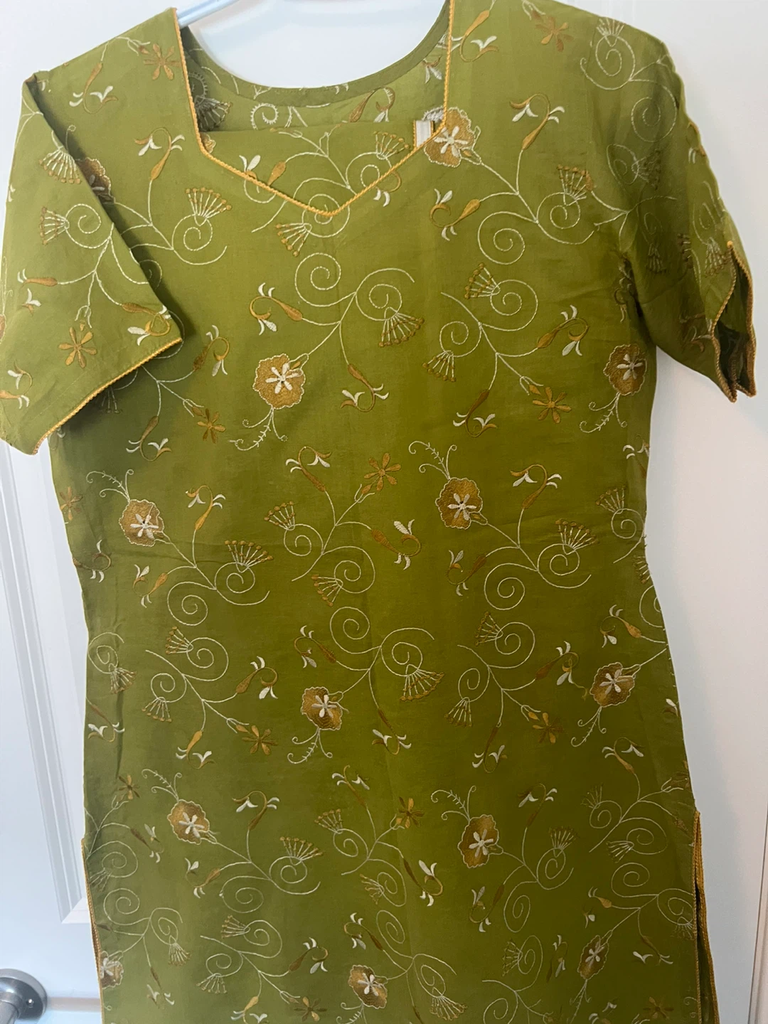 Green Embroidered Kurti with Pants - photo 3