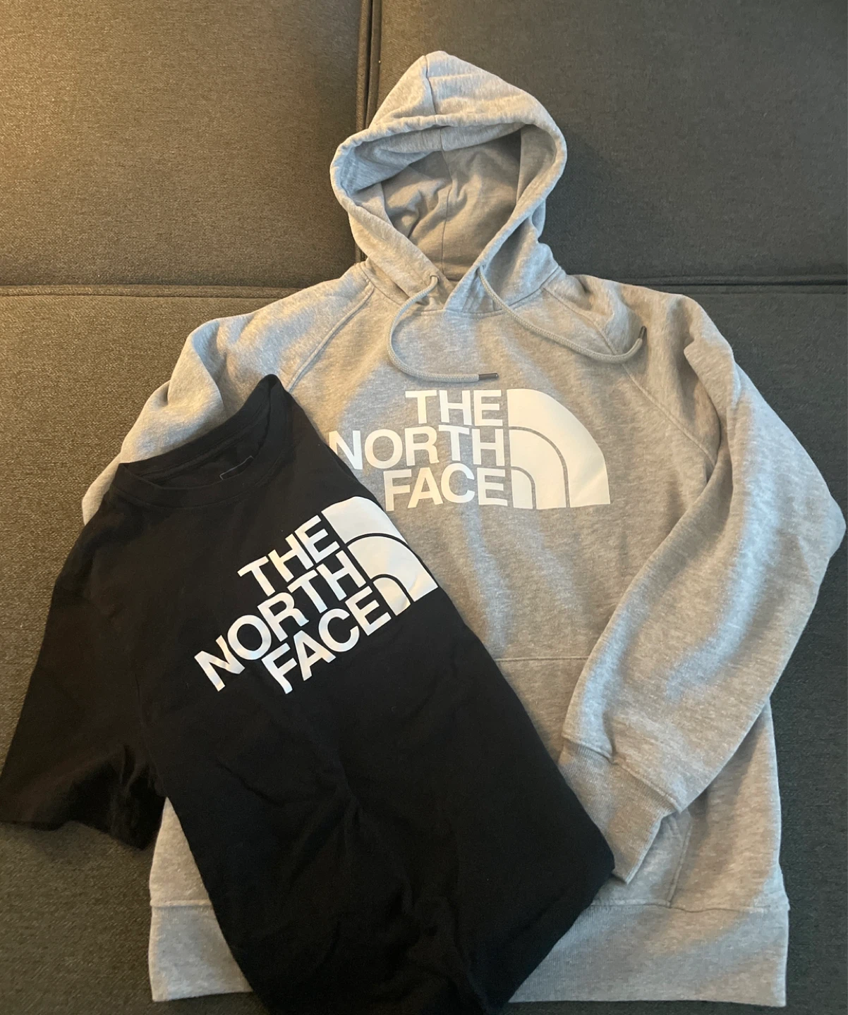 Almost new! The North Face T-Shirt and Hoodie Set
