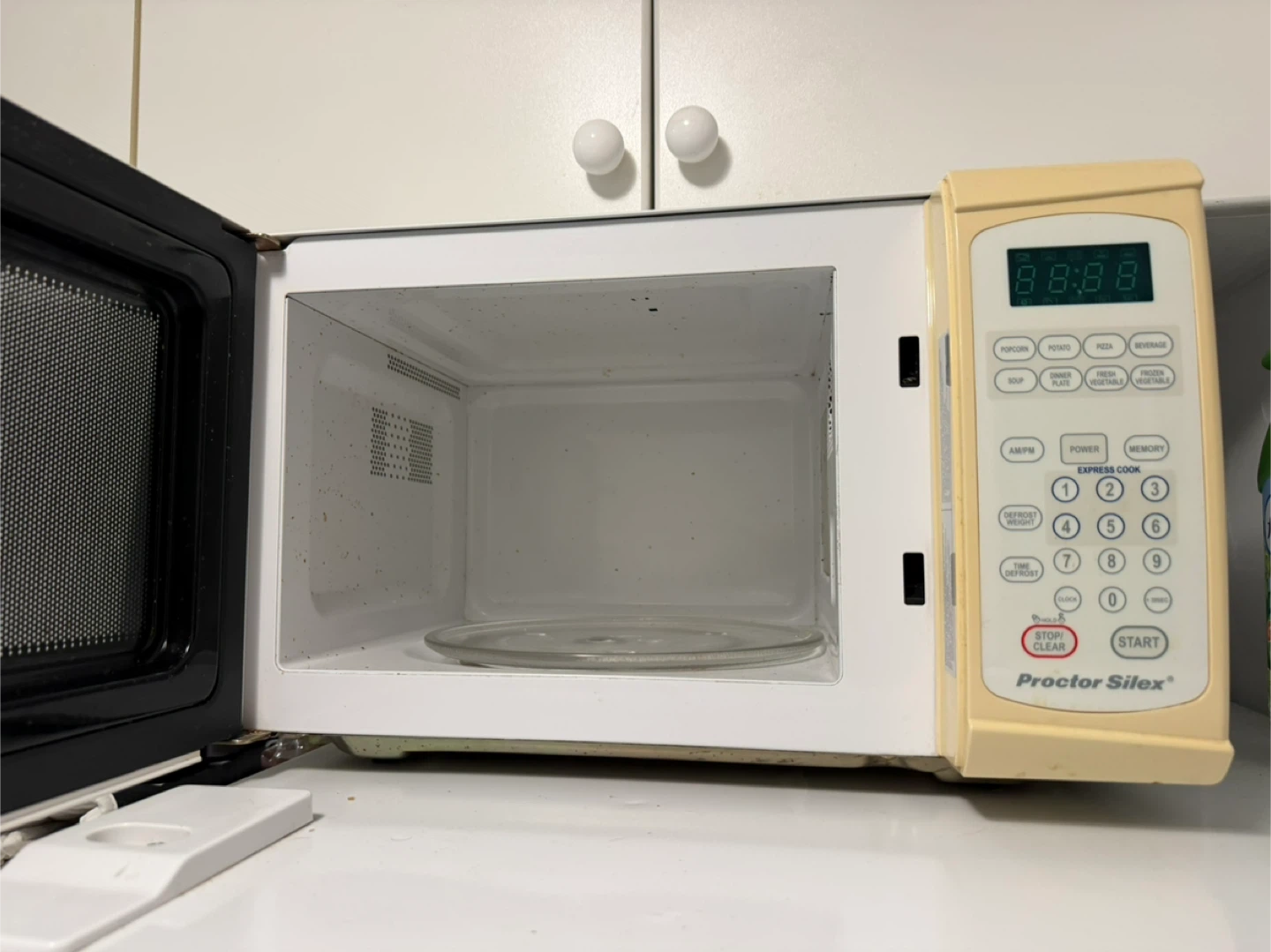 Proctor Silex Microwave – Works but Keypad Sticking - photo 2