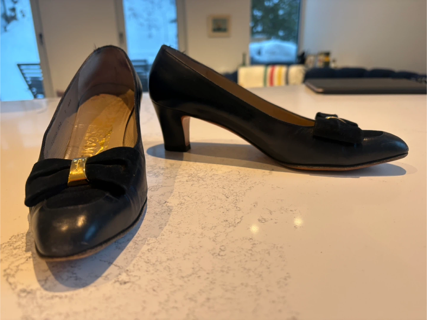 Ferragamo Leather Bow Heels Size 8 AAA - photo 2