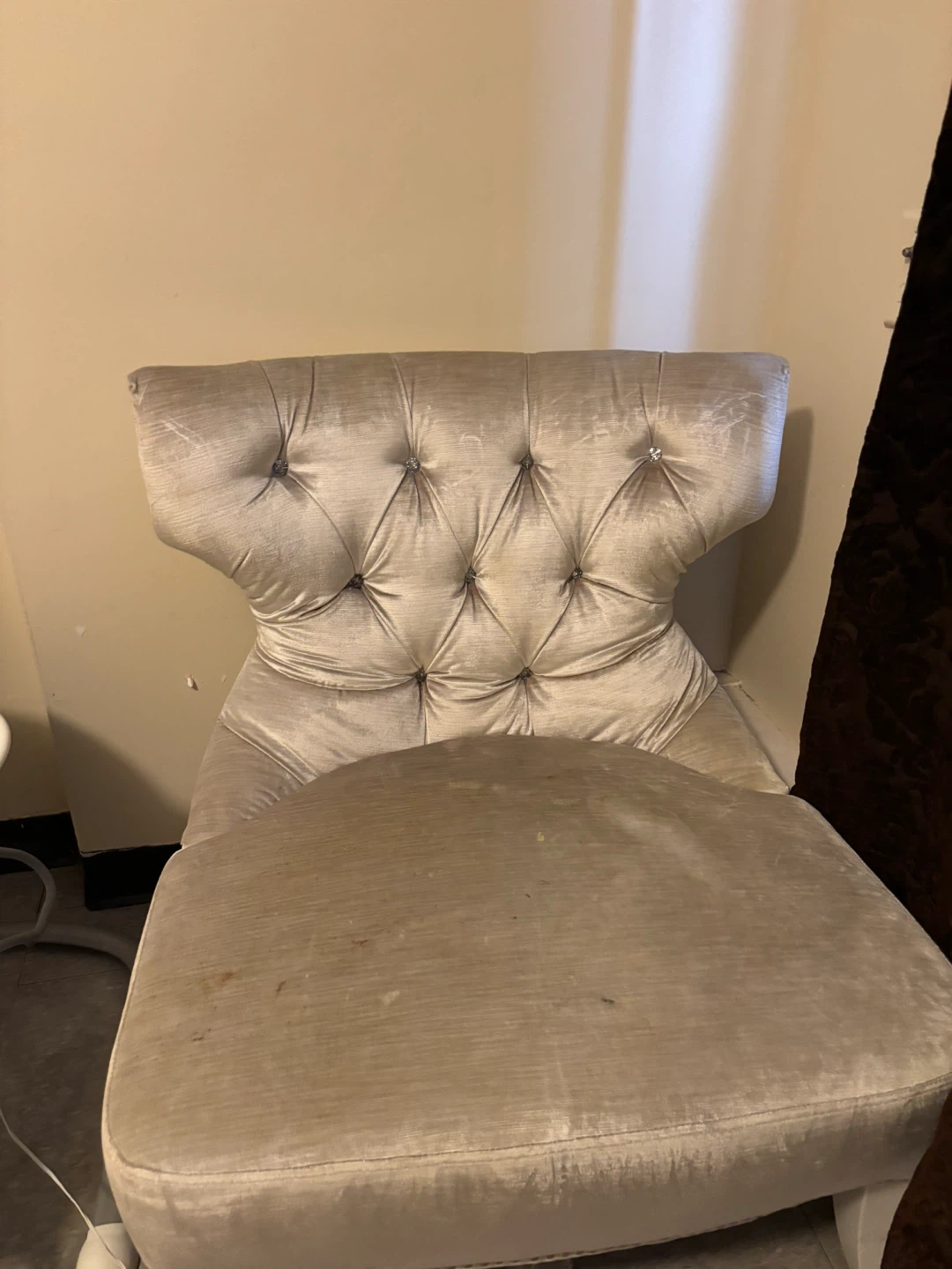 Tufted Accent Chair - photo 4