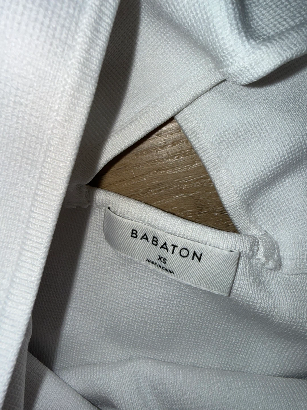 Babaton White Crisscross Strap Crop Top XS - photo 4