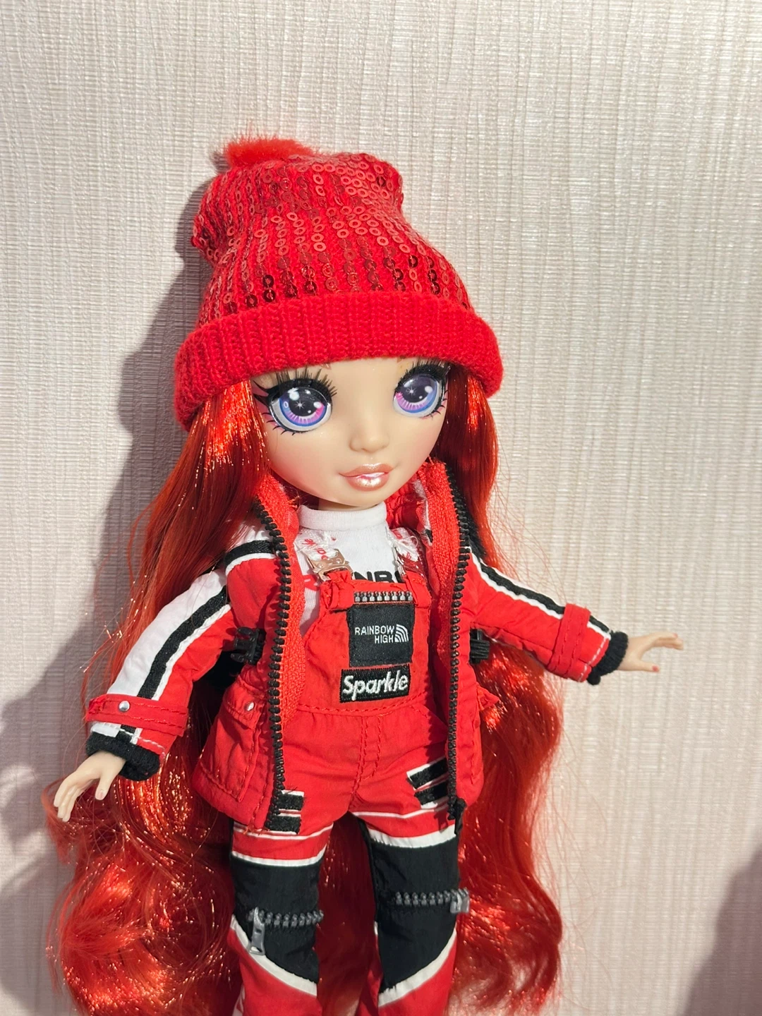 Good Value Rainbow High Winter Break Doll - Ruby Anderson - photo 2