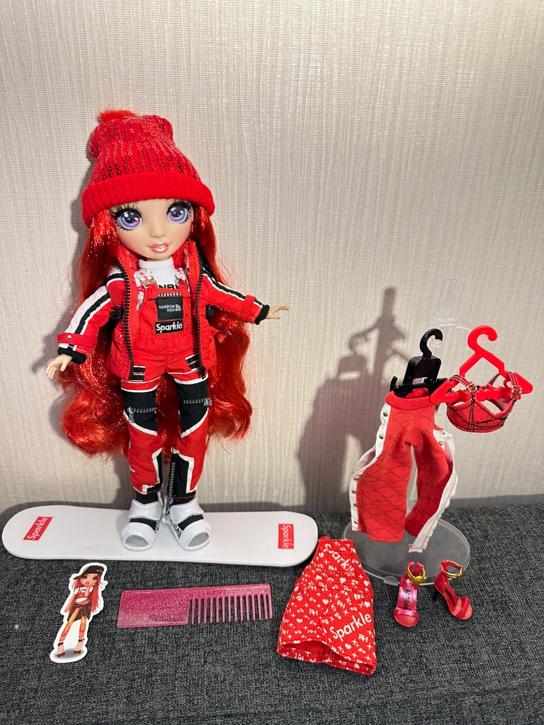 Good Value Rainbow High Winter Break Doll - Ruby Anderson - photo 3