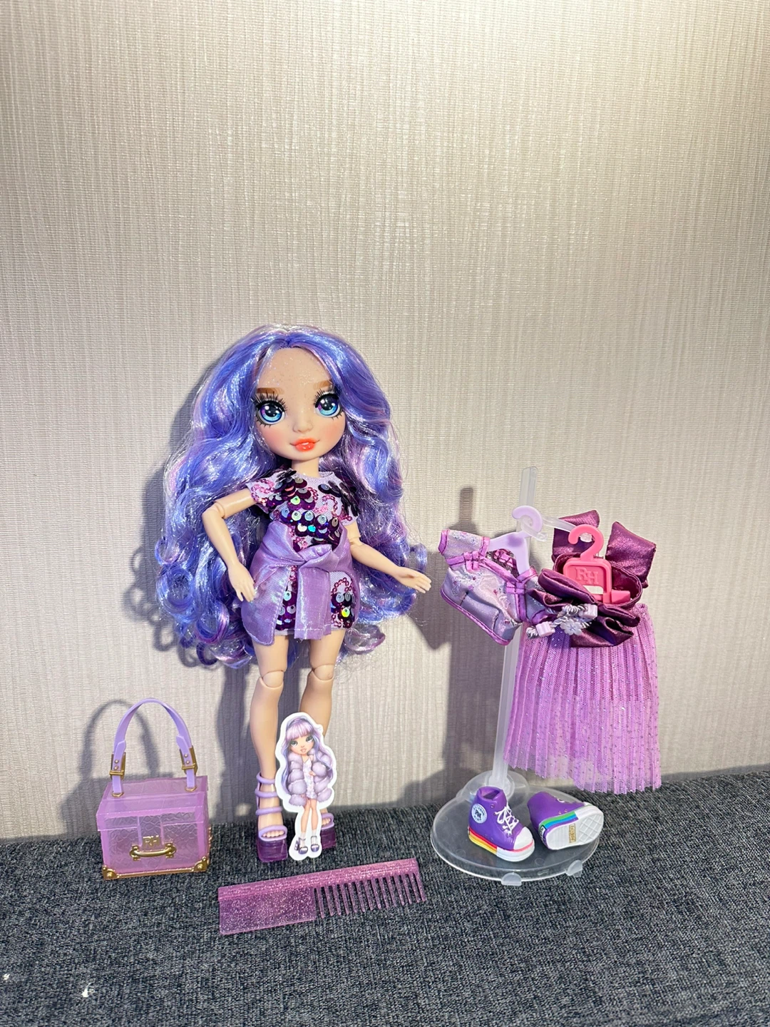 Good value Rainbow High Violet Willow Doll with Accessories - photo 4