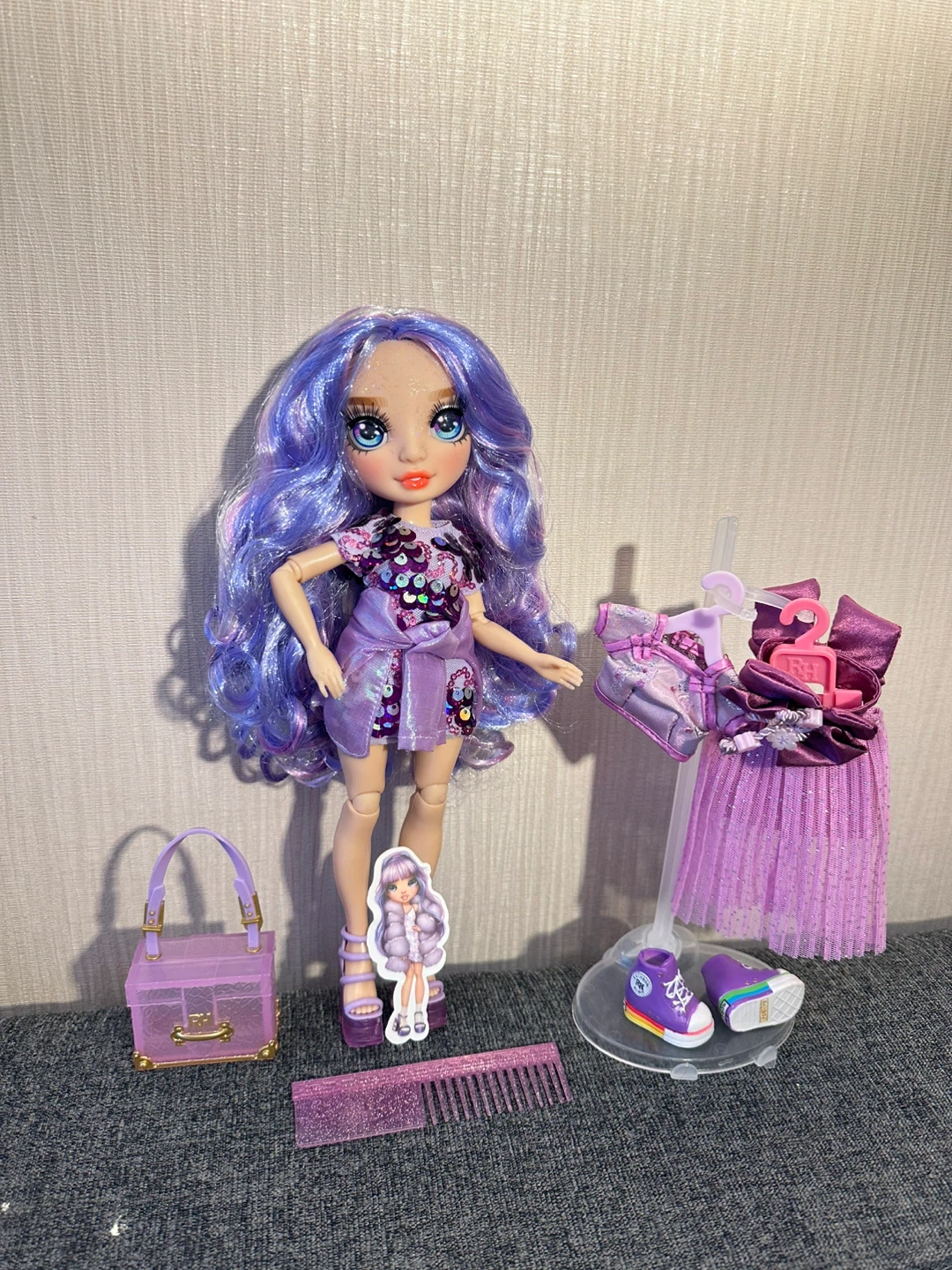 Good value Rainbow High Violet Willow Doll with Accessories - photo 3