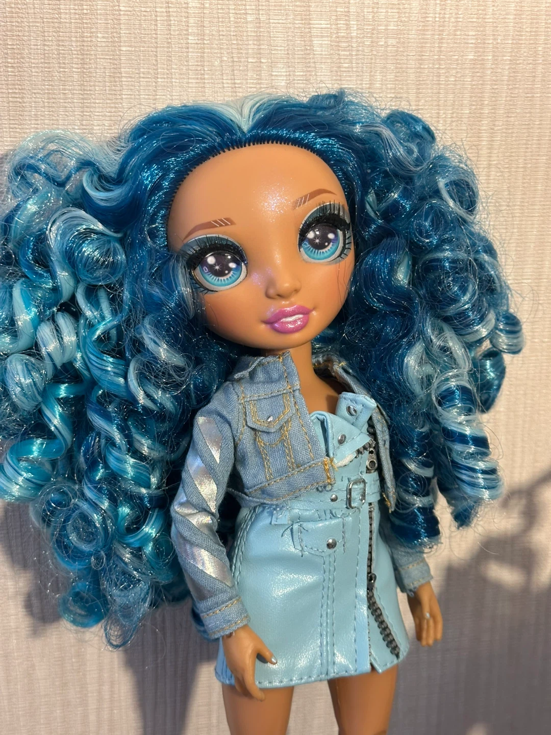 $25 UNTIL MARCH 2 Rainbow High Doll Skyler with Blue Outfits - photo 2