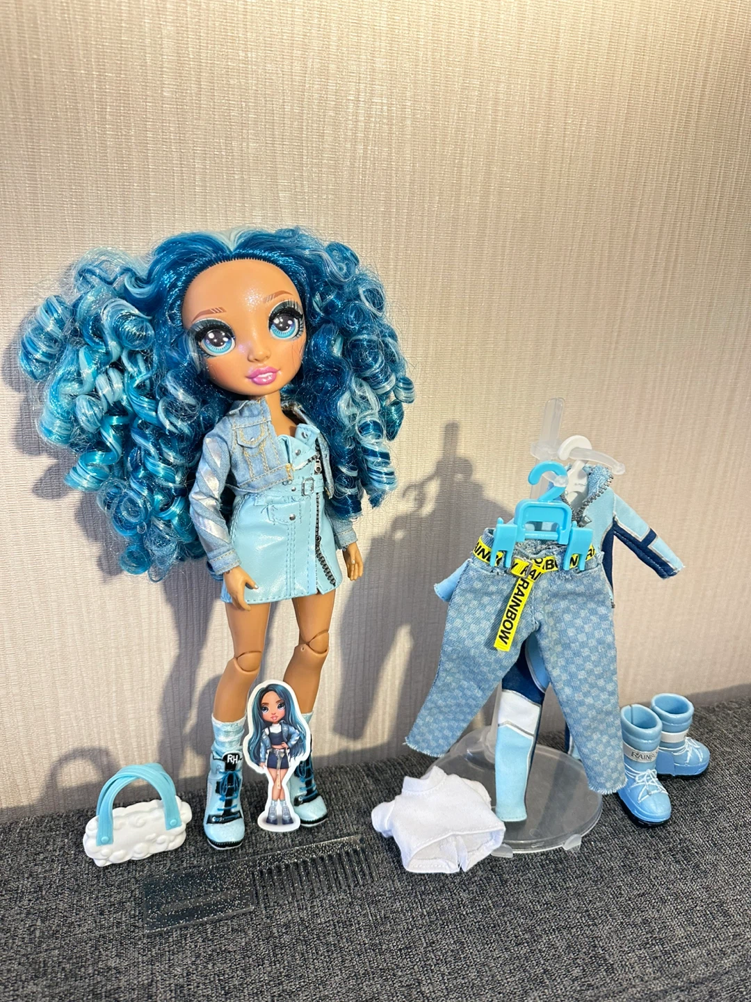 $25 UNTIL MARCH 2 Rainbow High Doll Skyler with Blue Outfits - photo 5