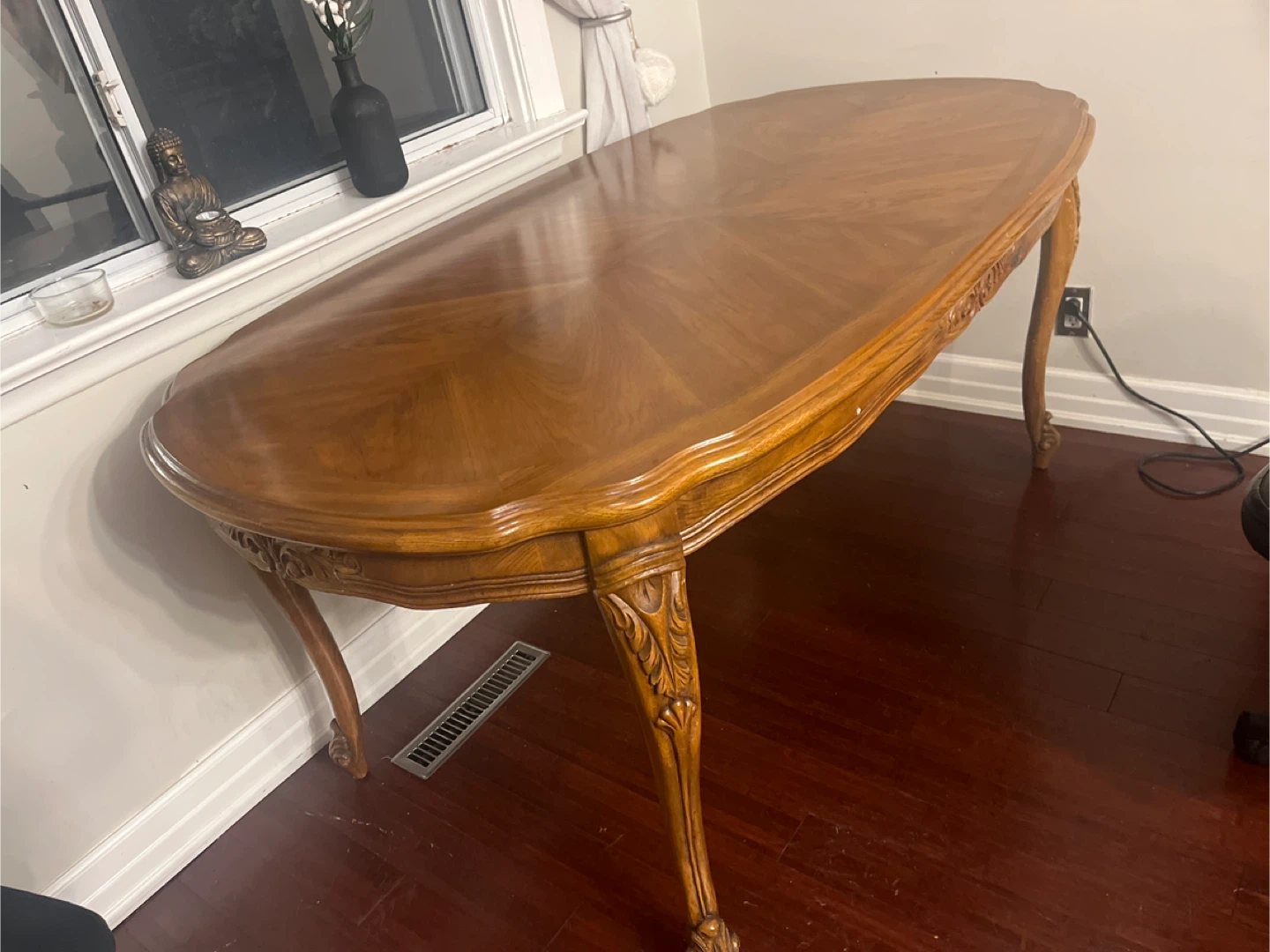 Oval Wood Dining Table with Carved Legs - photo 3