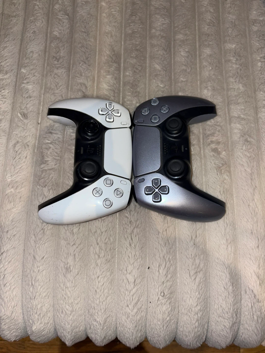 PlayStation 5 DualSense Wireless Controllers - White & Gray - photo 2