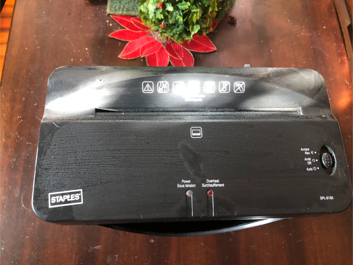 Paper Shredder. Staples Brand. Like New. - photo 4