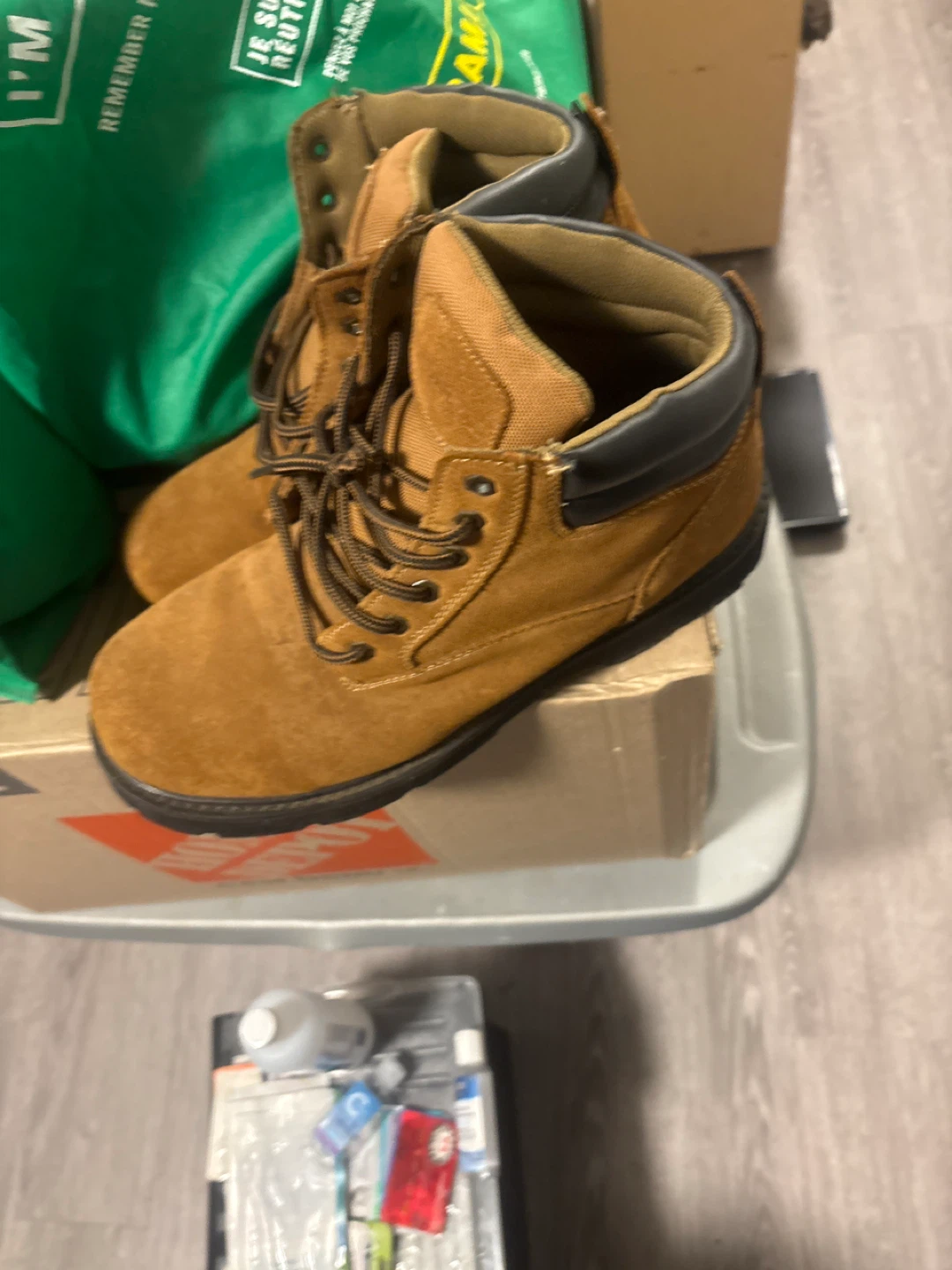 Selling items. Please look at description