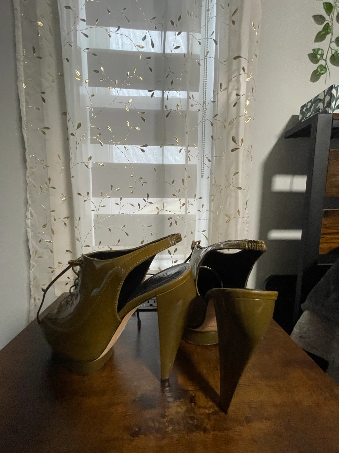 Burberry Patent Leather Lace-Up Platform Heels Size 39 - photo 4